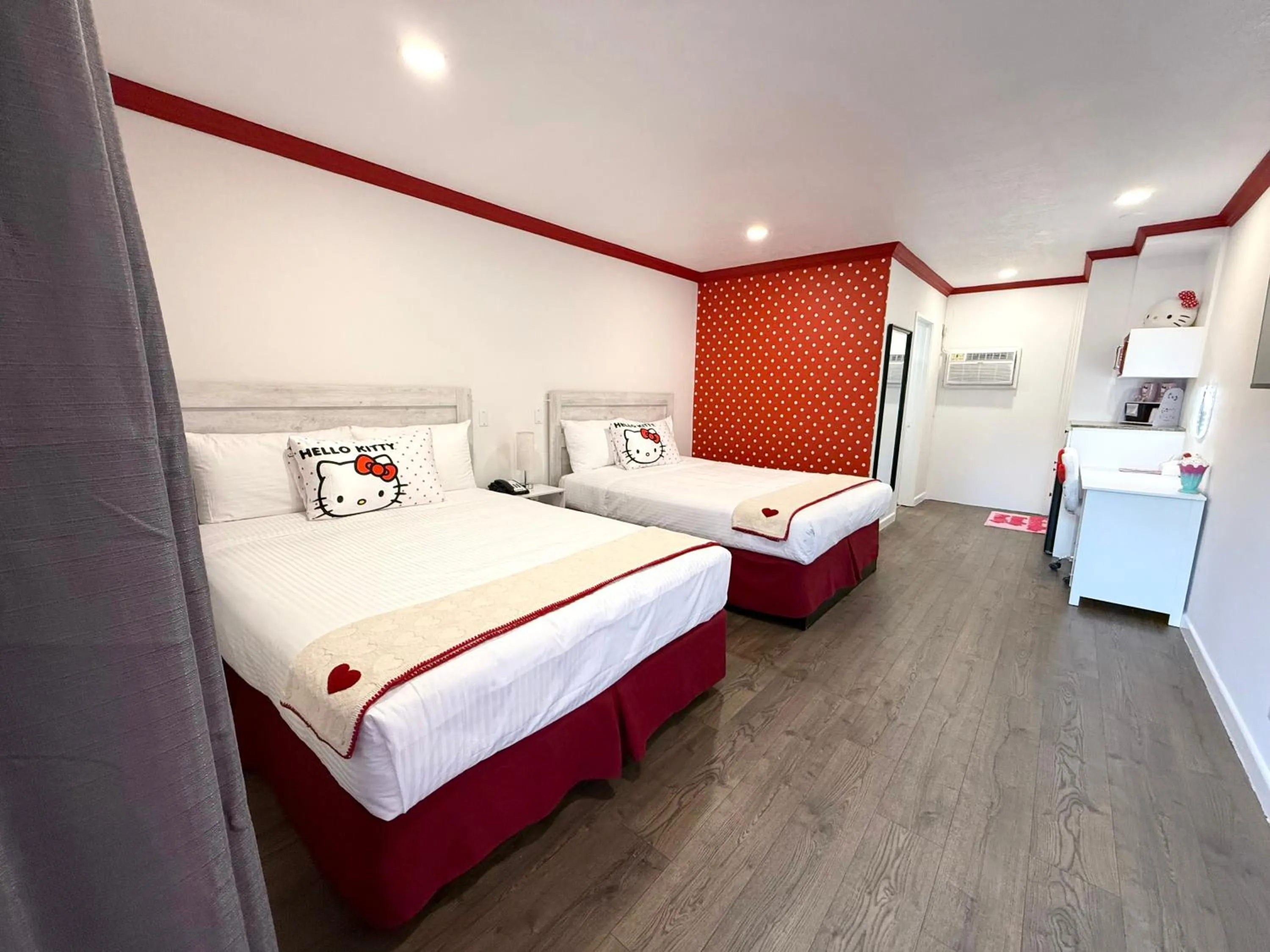 Kitty Character Suite - 2 Queen Beds in The Dixie Hollywood