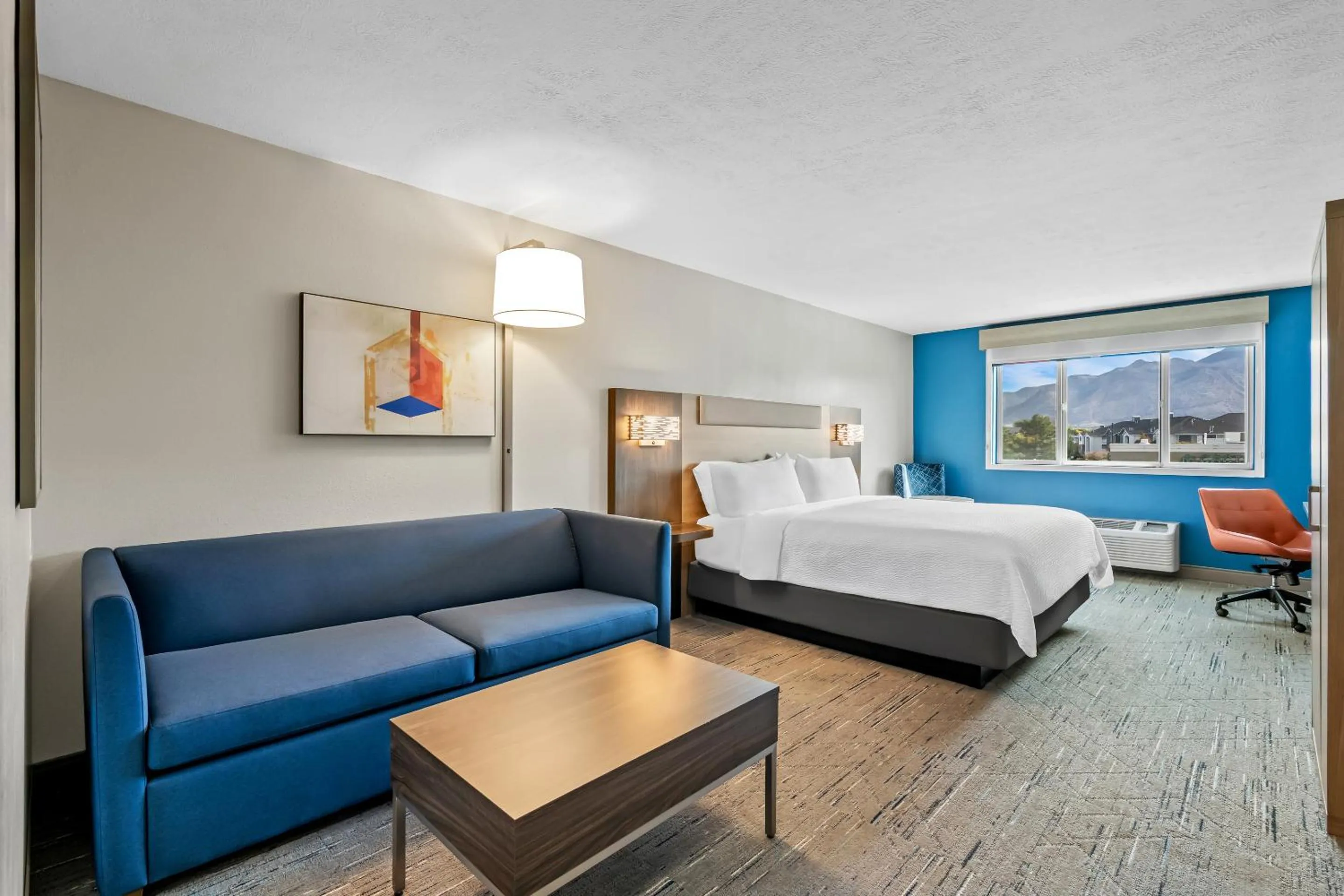 King Suite in Holiday Inn Express Ogden by IHG