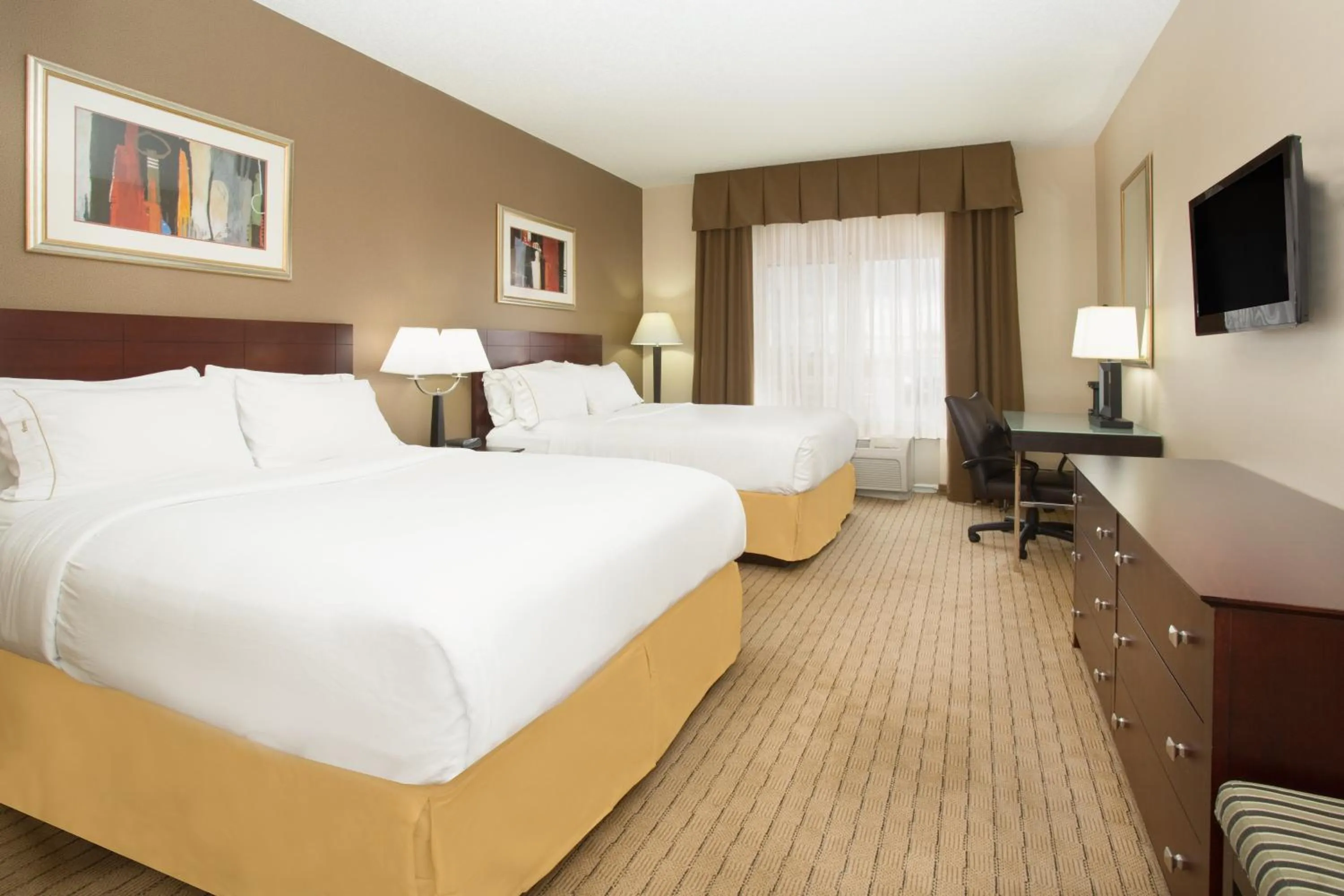 Standard Queen Room with Two Queen Beds in Holiday Inn Express Hotel & Suites Minot South by IHG