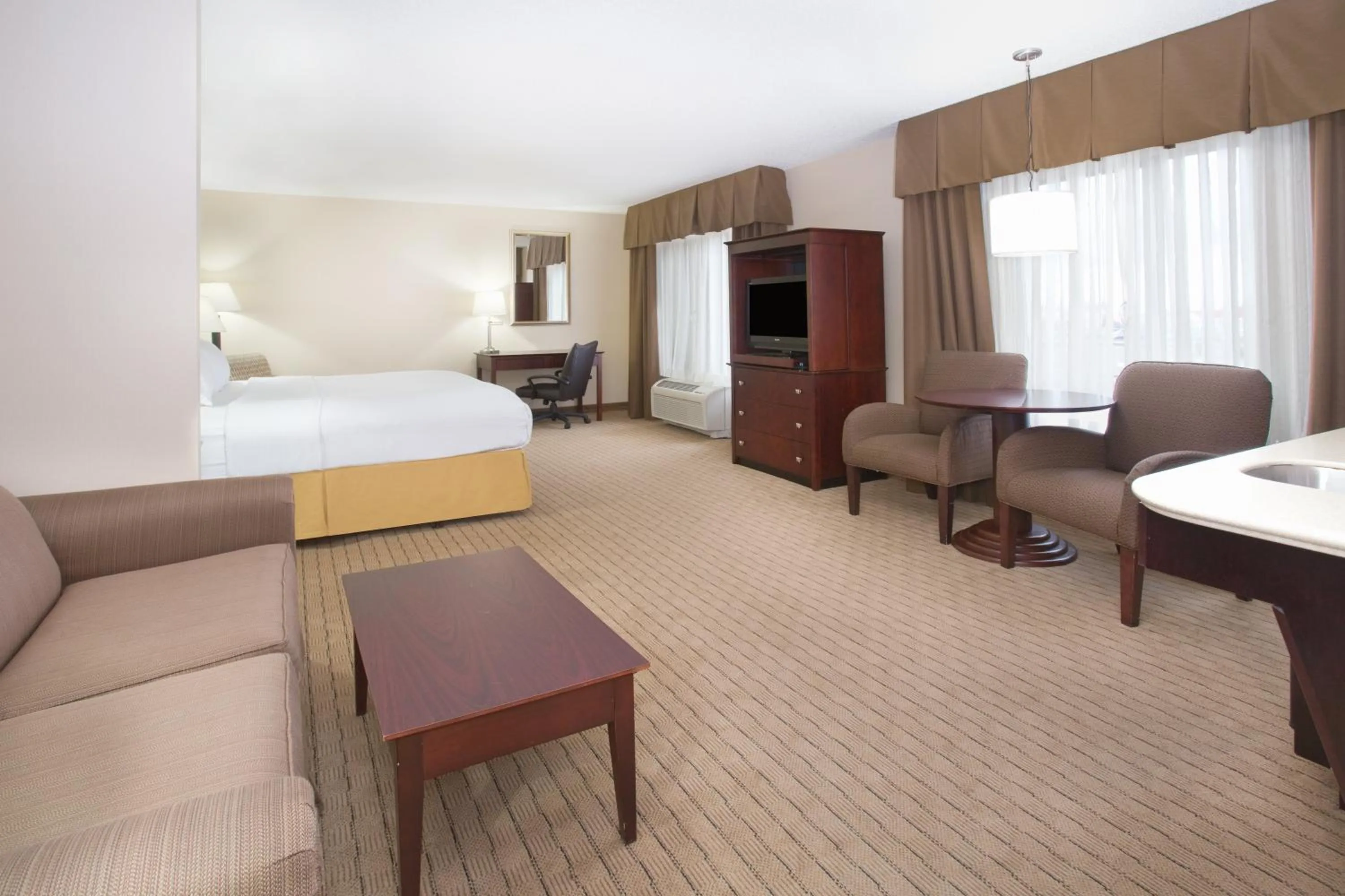 King Suite - Disability Access in Holiday Inn Express Hotel & Suites Minot South by IHG