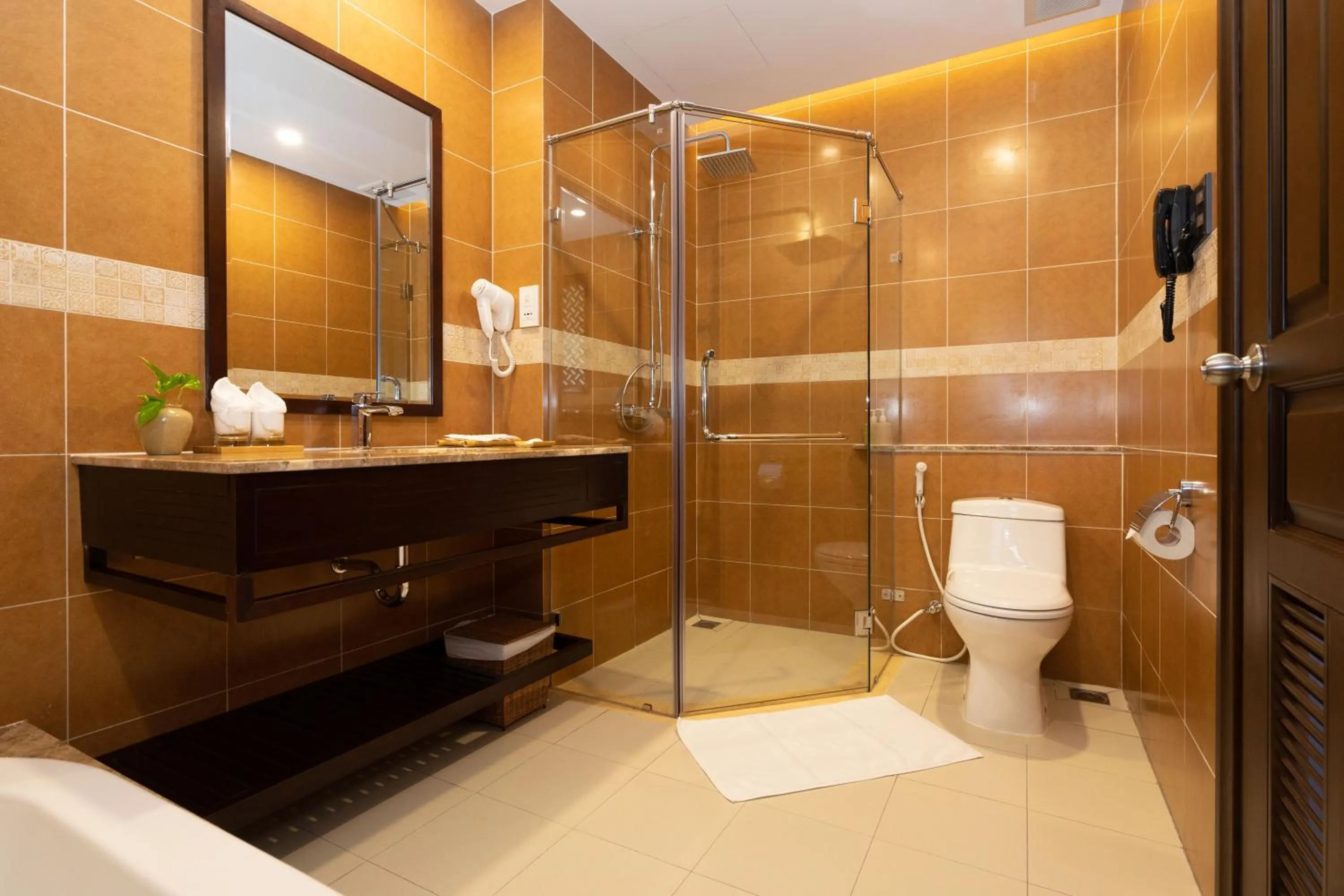 Deluxe Double Room with Balcony - Complimentary Mini-bar in room in Pandanus Resort