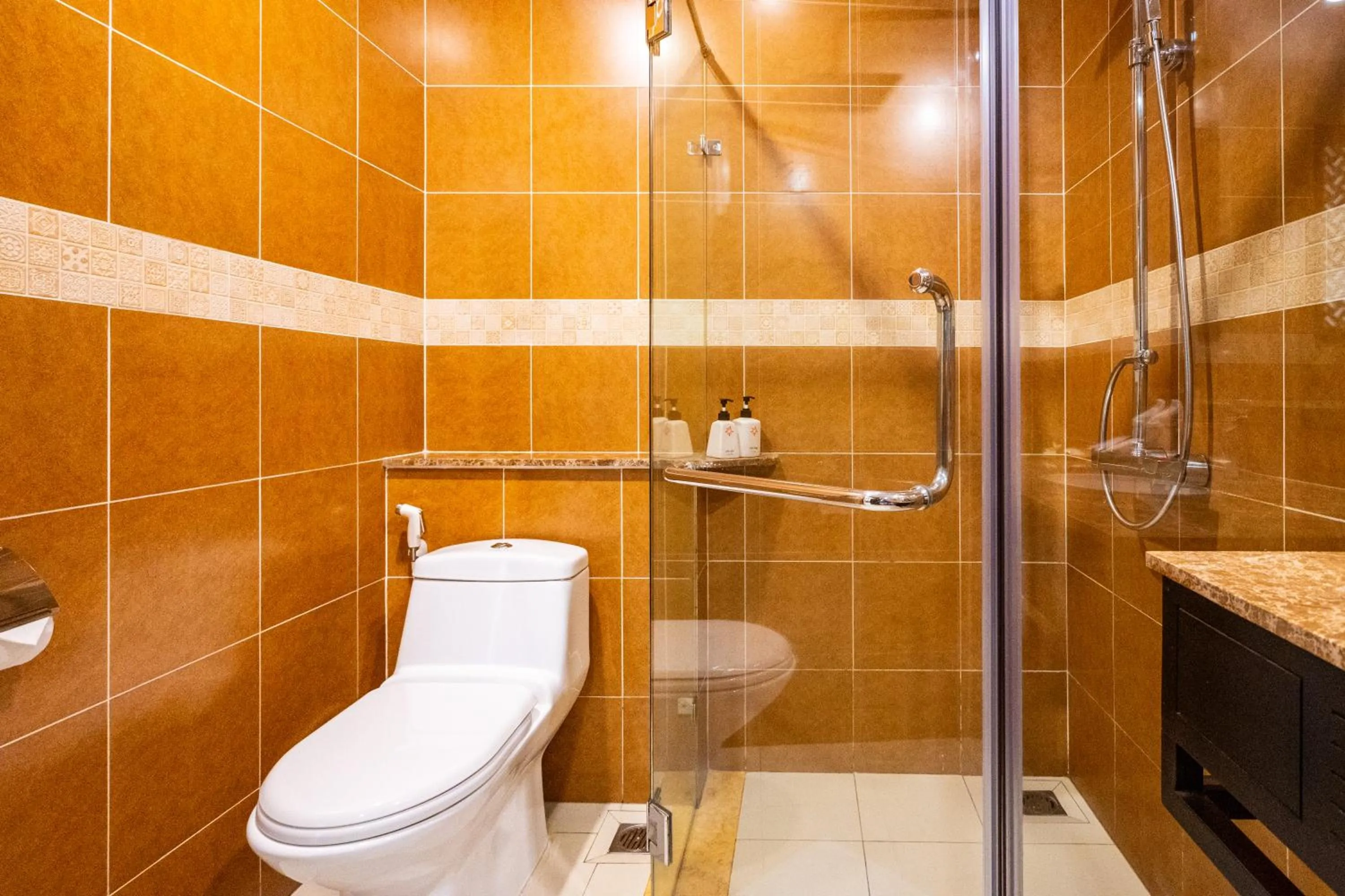 Standard Twin Room with Balcony - Complimentary Mini-bar in room in Pandanus Resort