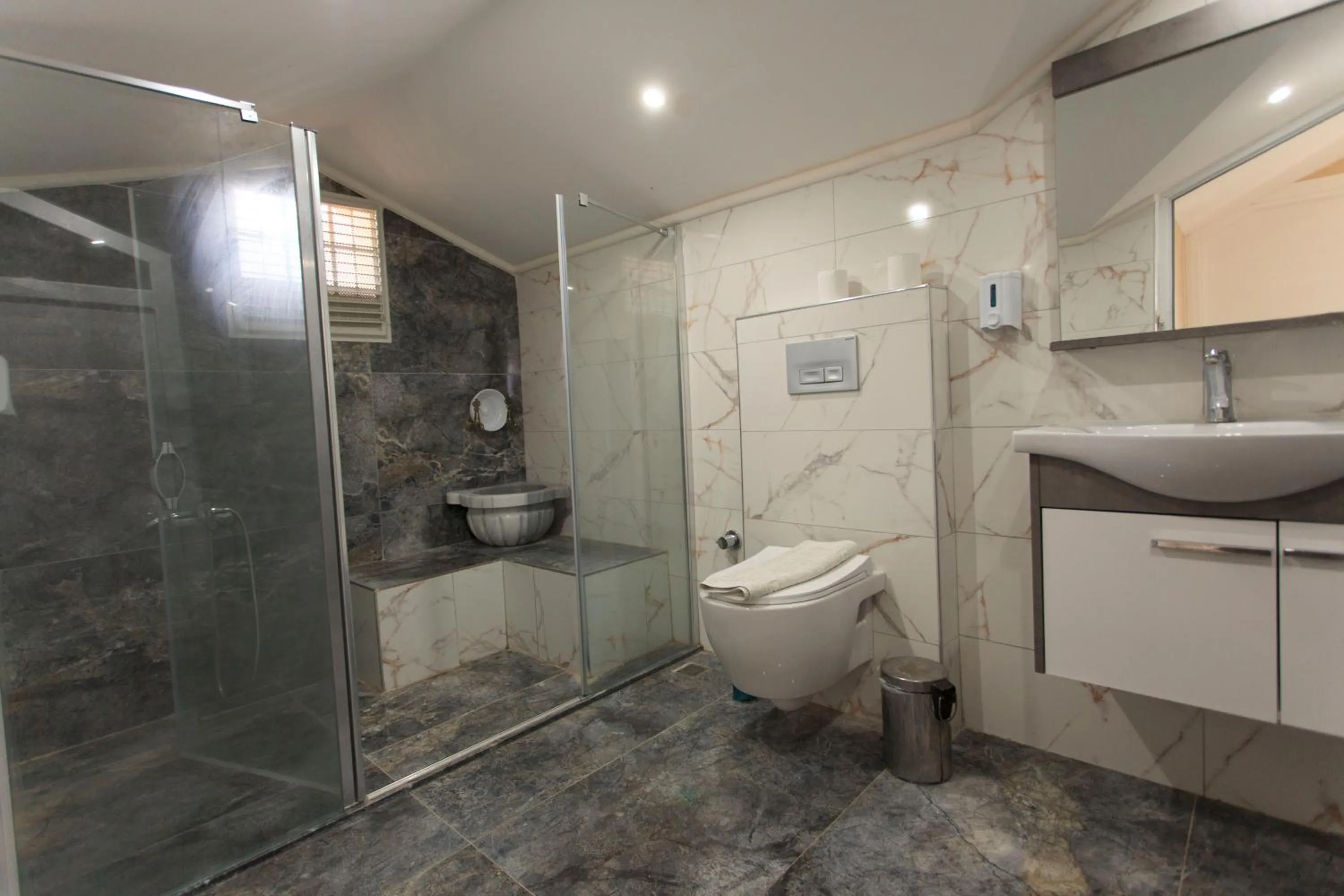 Suite (4 Adults) in Green Peace Hotel