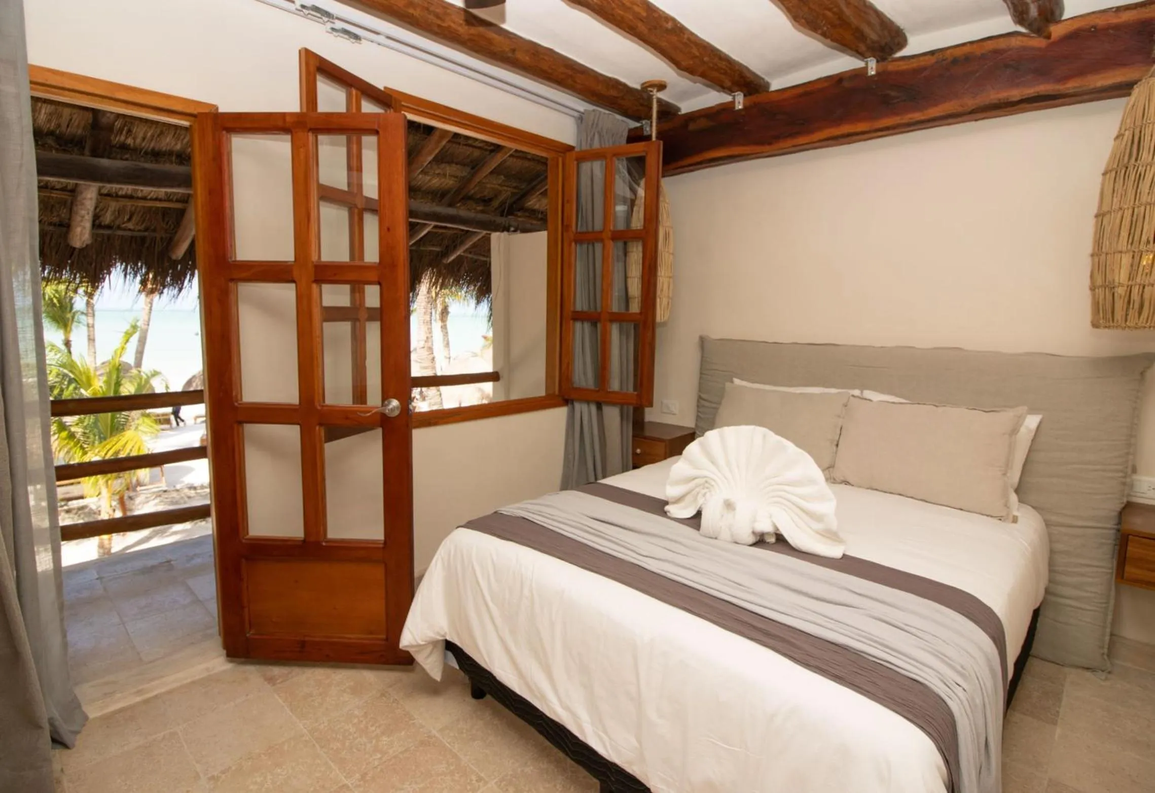 Deluxe Double Room with Sea View in Amaite Holbox - Oceanfront Hotel