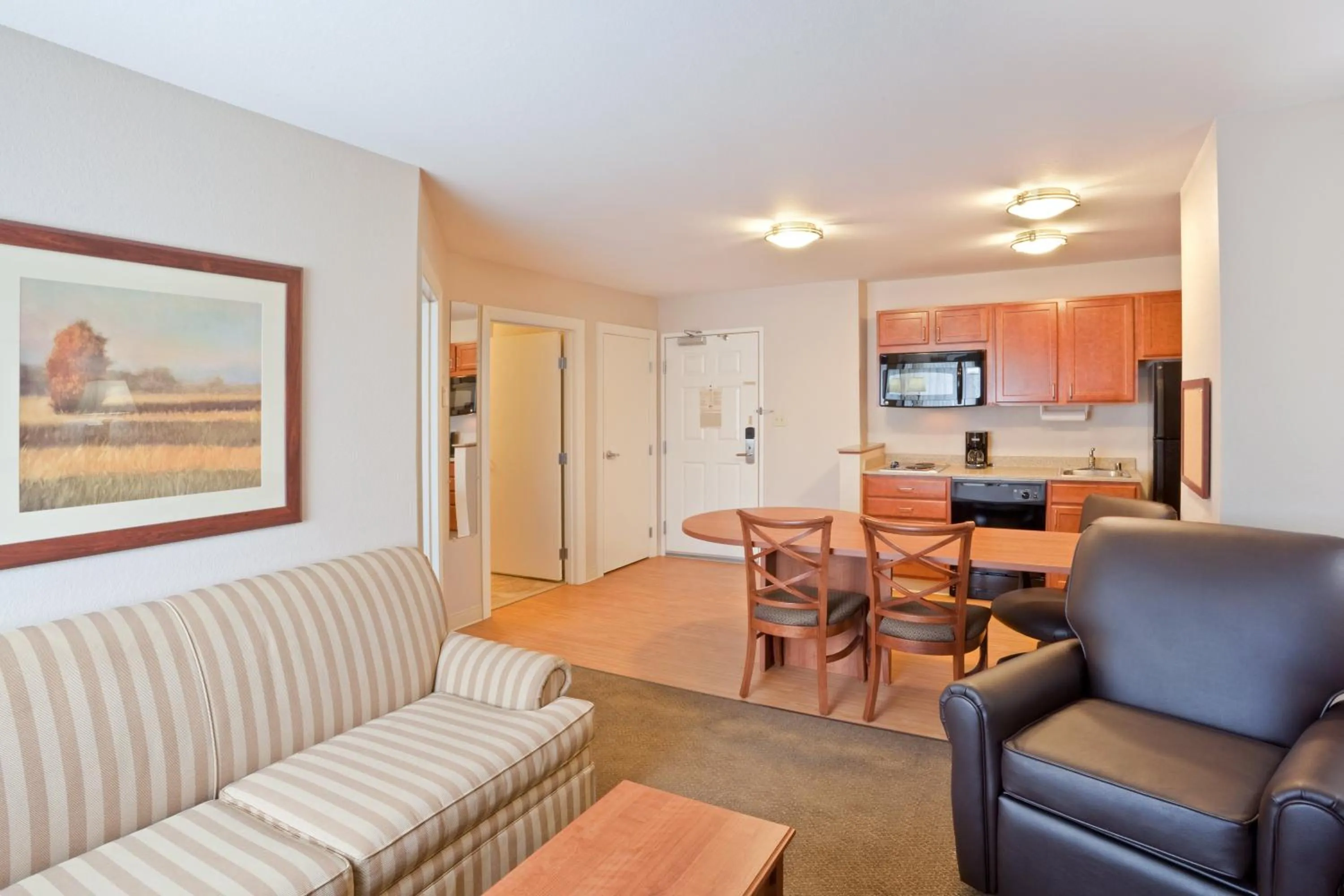 Queen Suite with Mobility Accessible Tub in Candlewood Suites Oak Harbor by IHG
