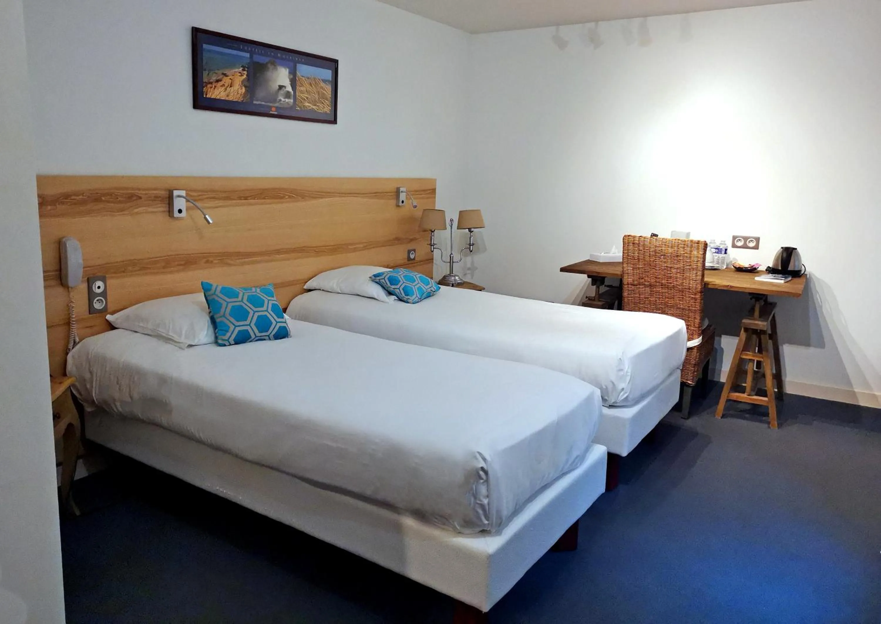 Twin Room in Auberge Du Cheval Blanc - Logis Hotel