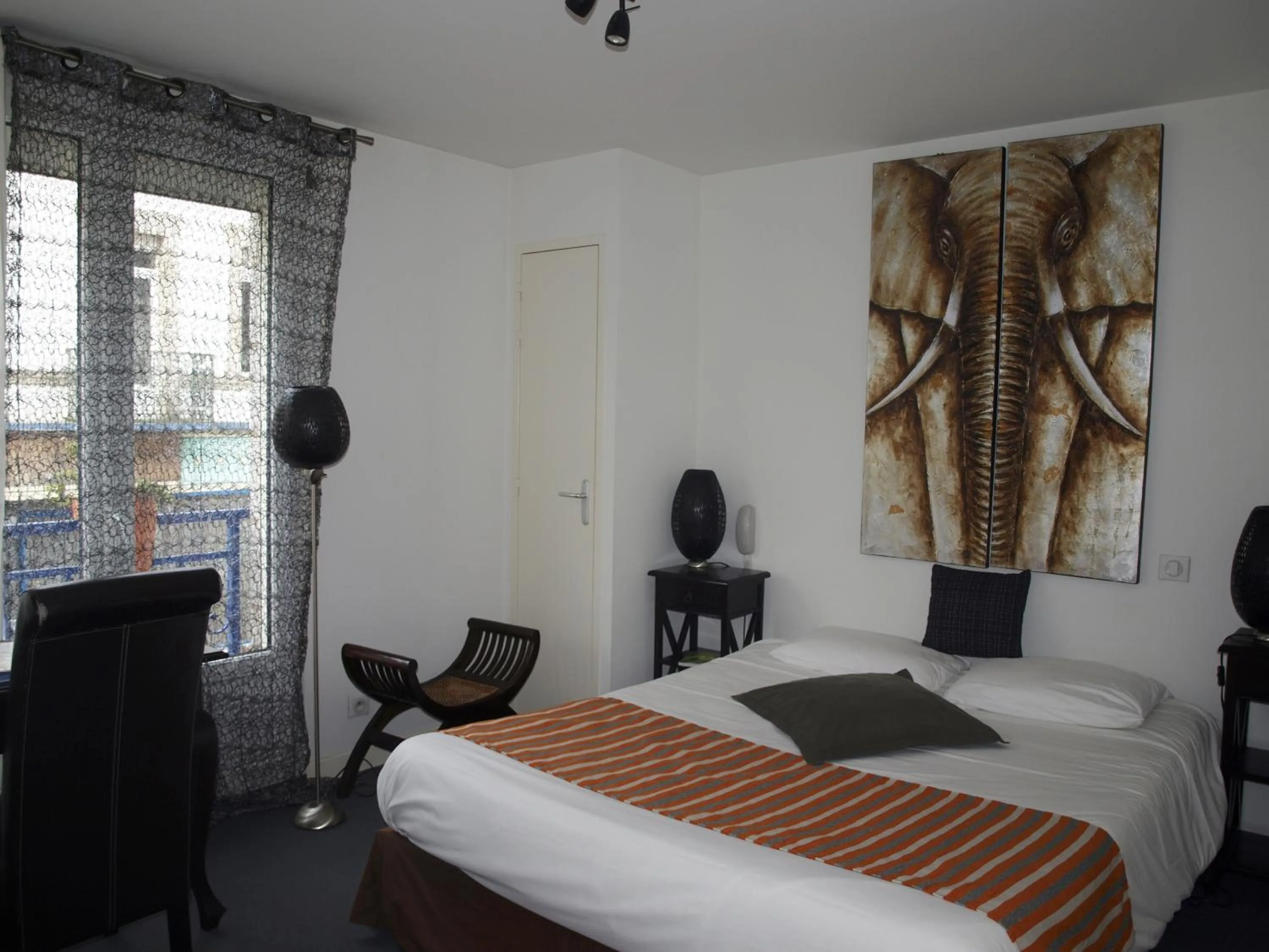 Double Room in Auberge Du Cheval Blanc - Logis Hotel