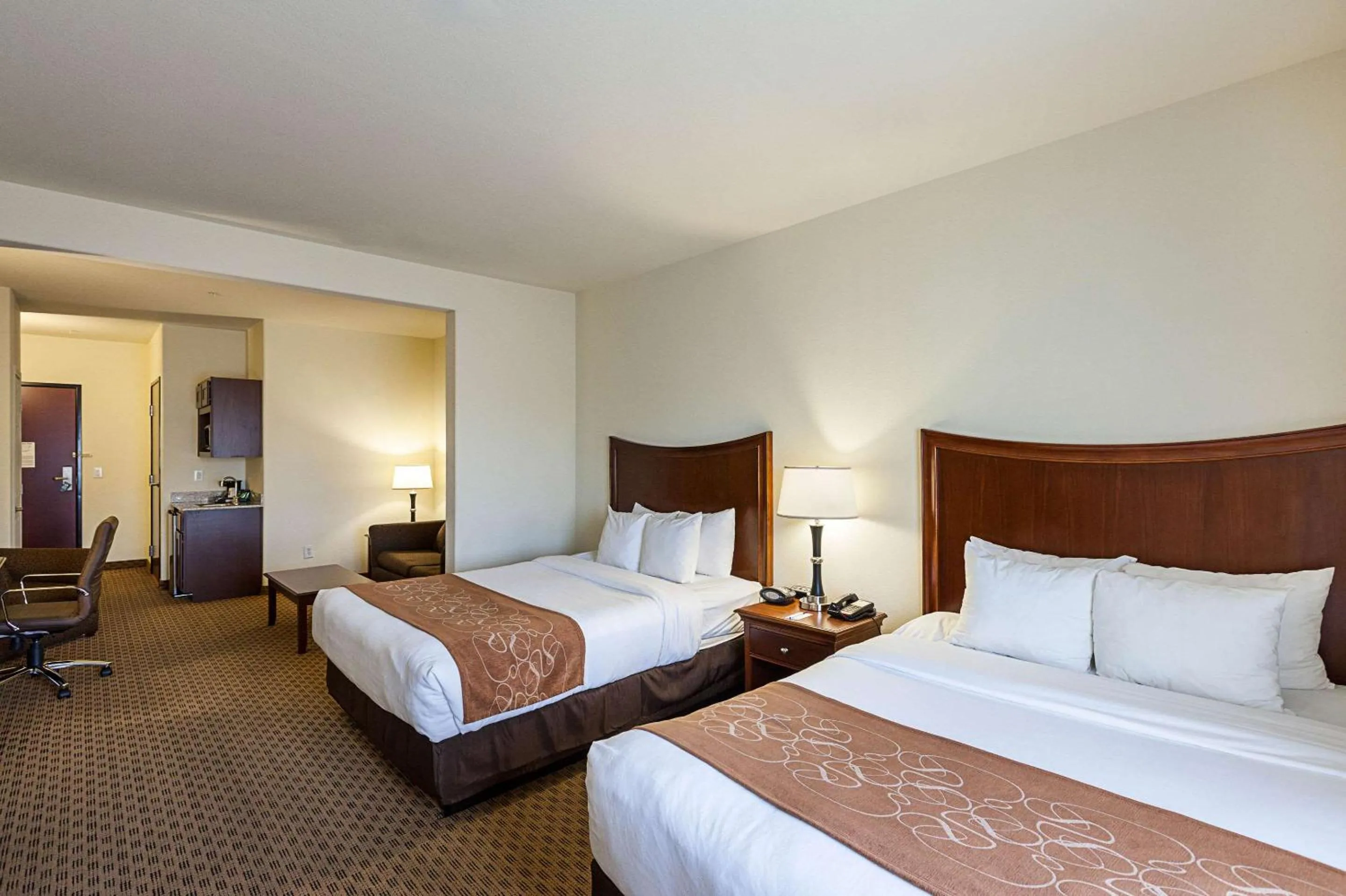 Queen Suite with Two Queen Beds and Accessible Tub - Accessible/Non-Smoking in Comfort Suites San Antonio North - Stone Oak