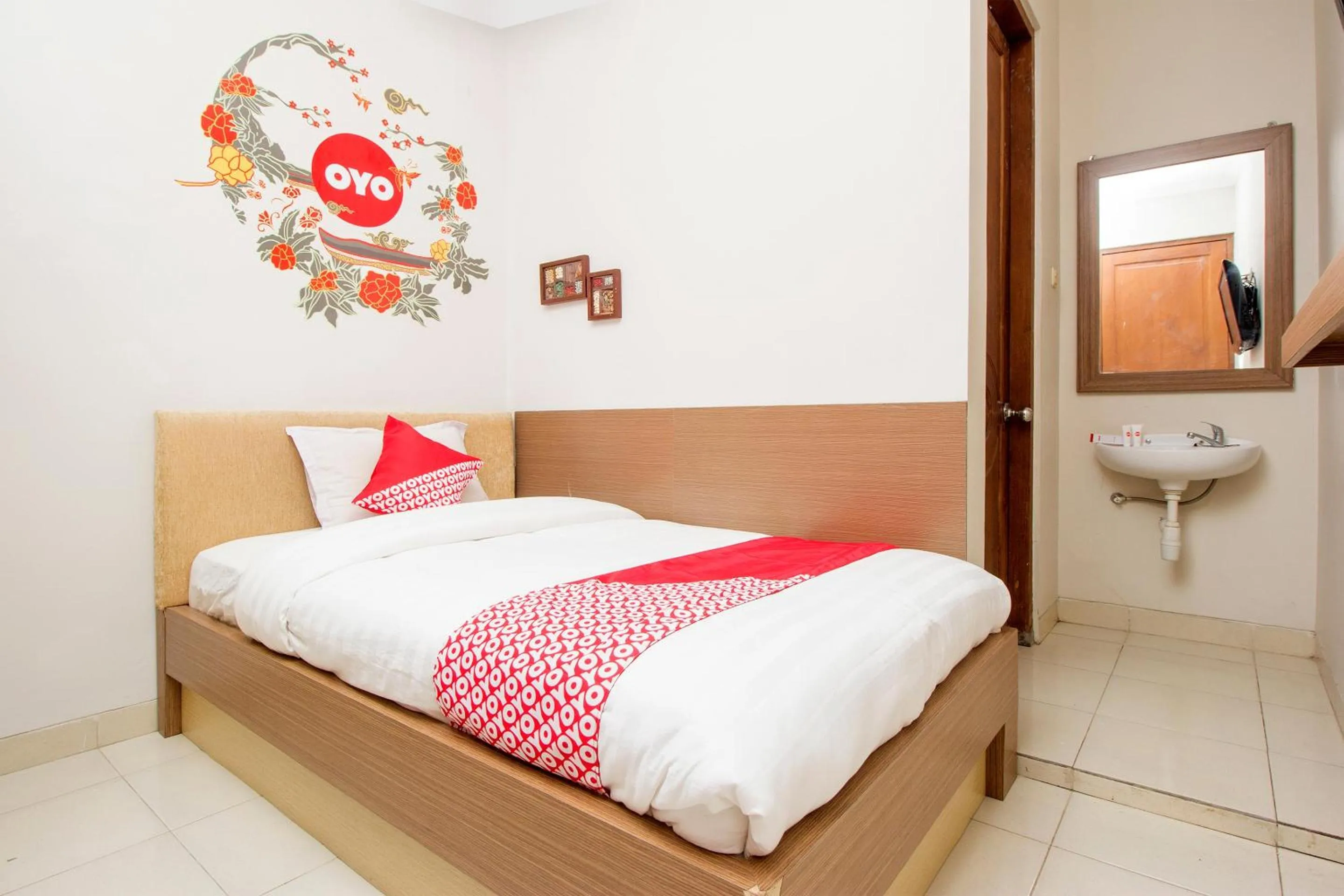 Deluxe Single Room - single occupancy in Collection O 1061 Aliya Homestay