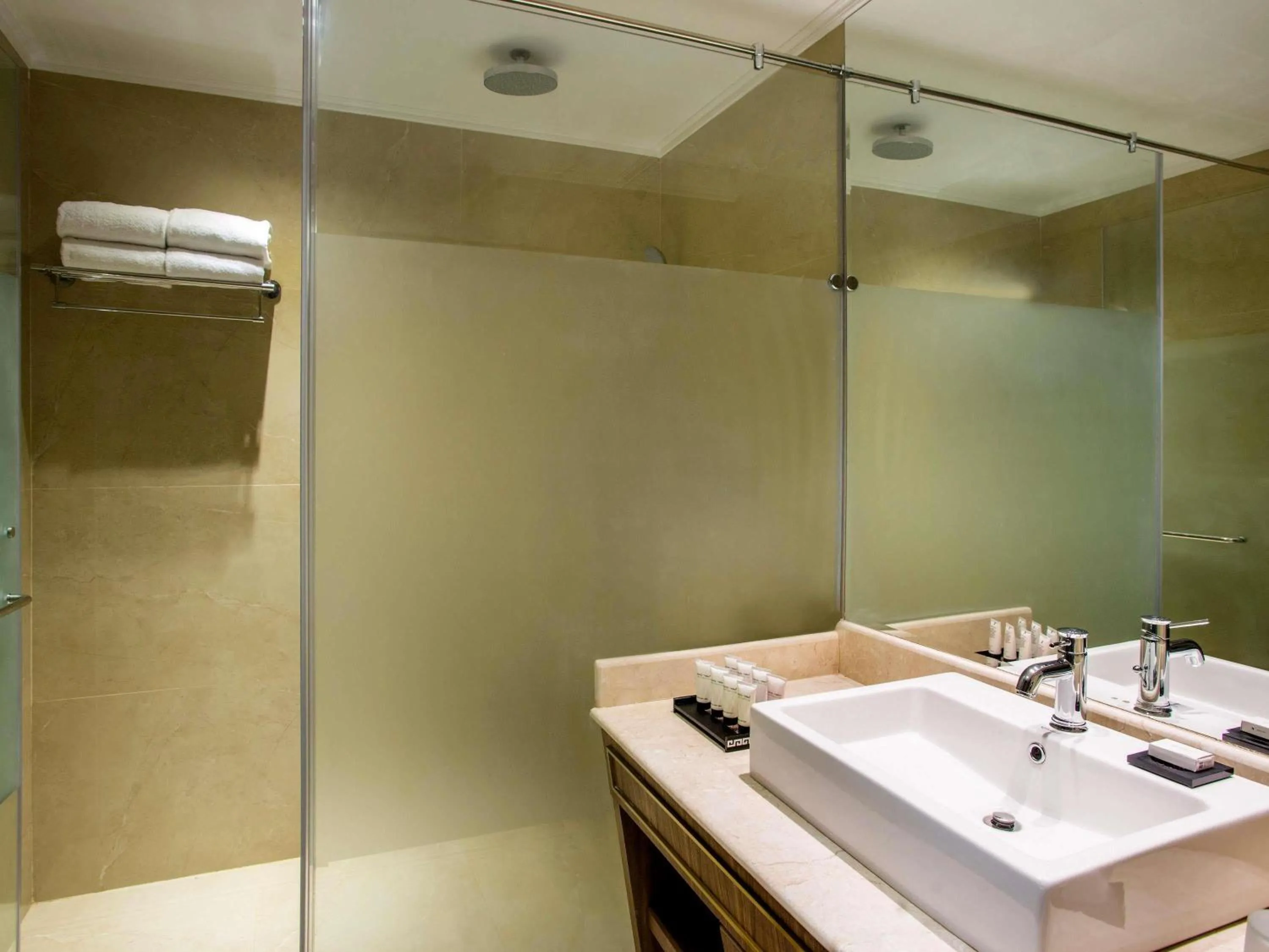 Executive Suite Pool &amp; Garden View in Mövenpick Hotel Cairo - Media City