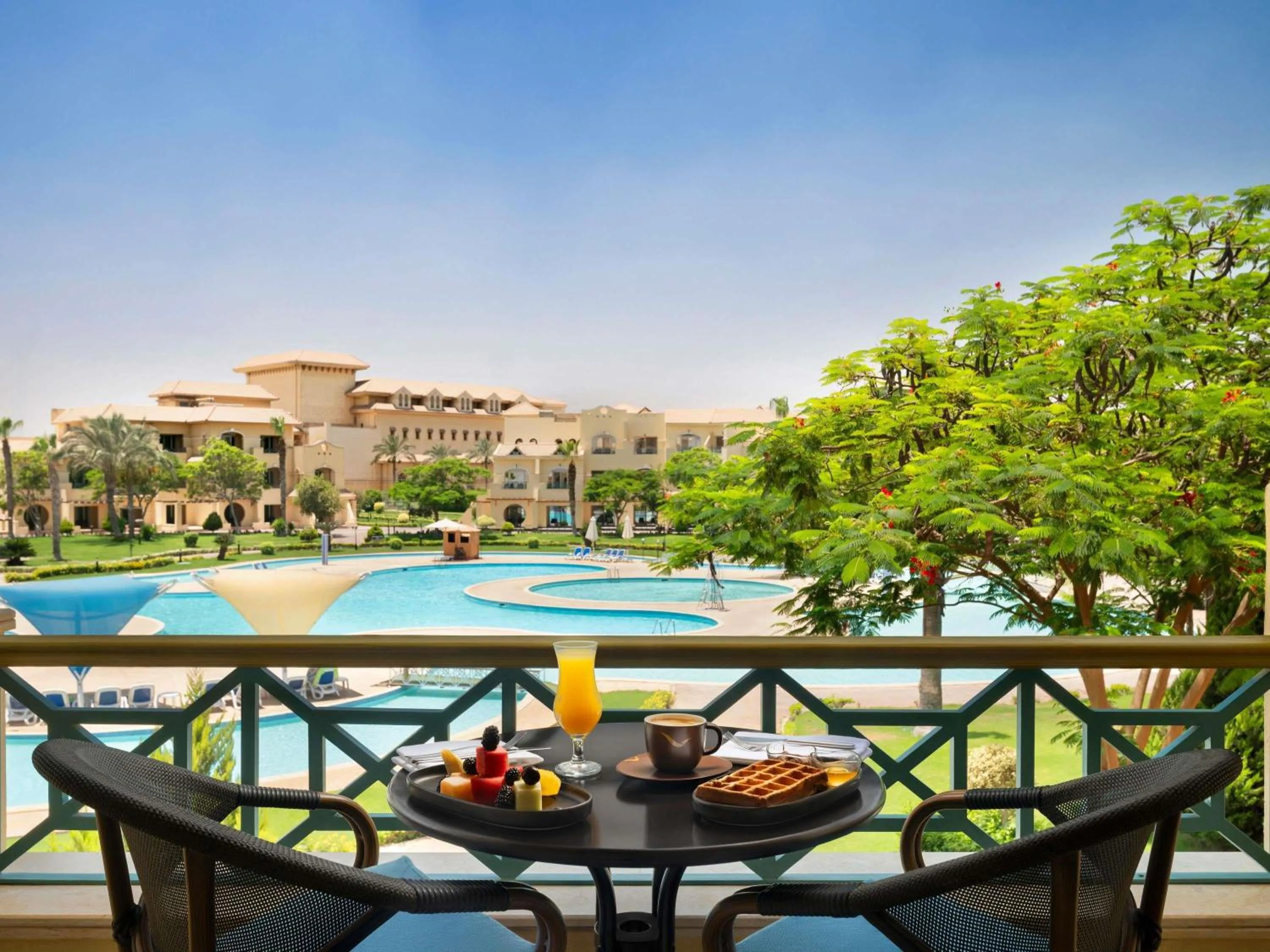 Classic King Room with Pool View in Mövenpick Hotel Cairo - Media City