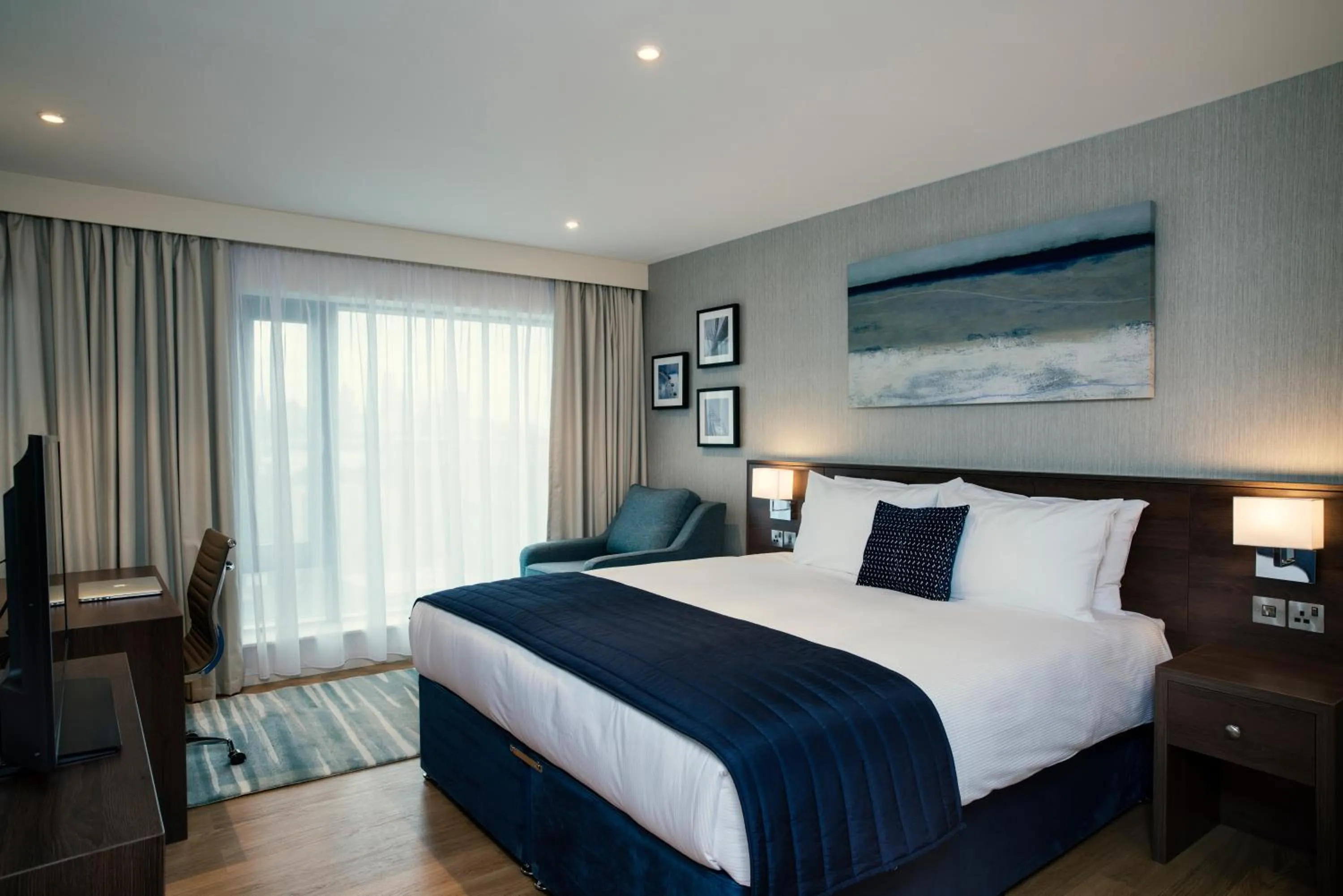 Premium Room, 1 King Bed in Marlin Waterloo