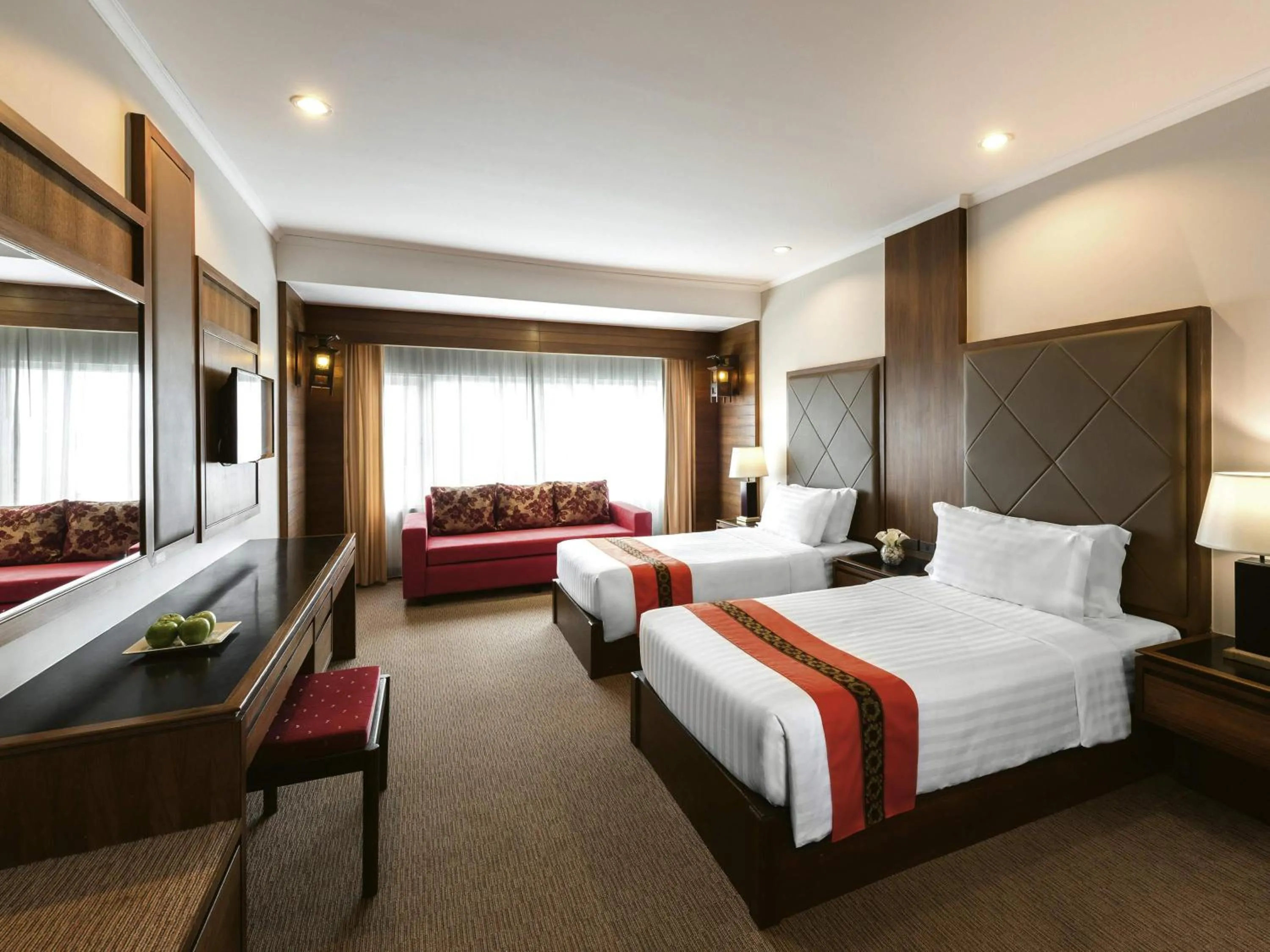 Classic Twin Room in Movenpick Suriwongse Hotel Chiang Mai