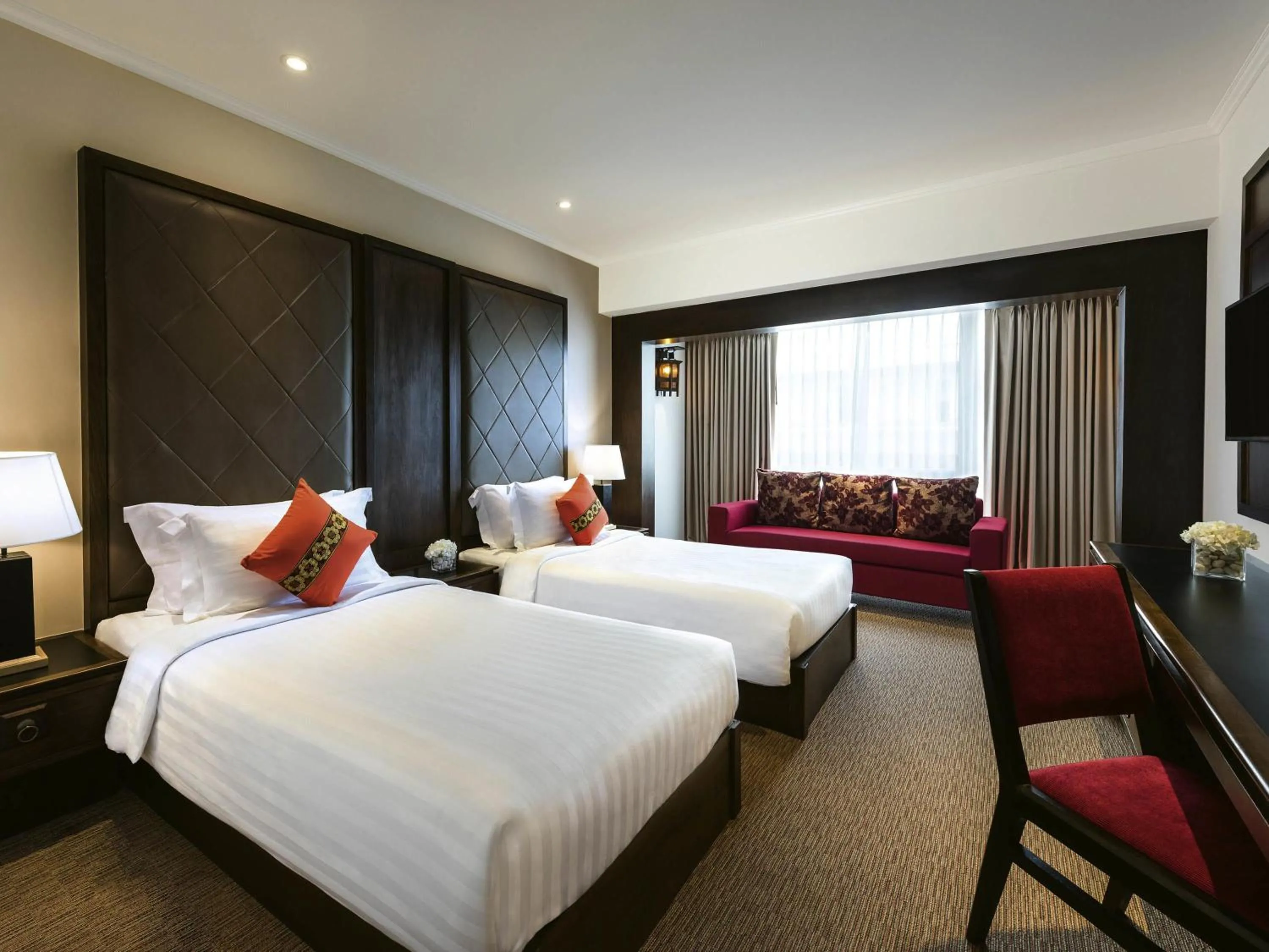 Deluxe Twin Room in Movenpick Suriwongse Hotel Chiang Mai