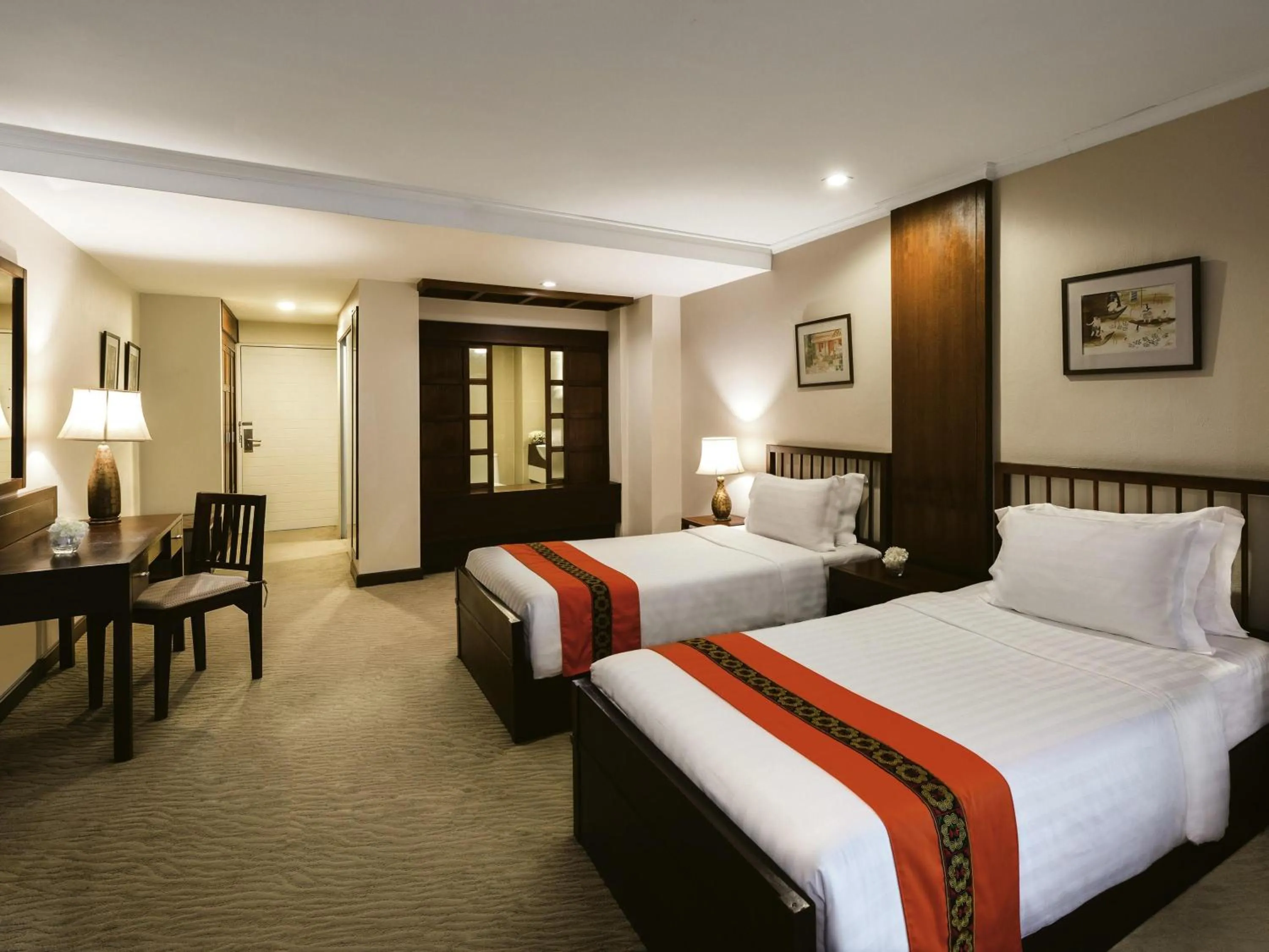 Superior Twin Room in Movenpick Suriwongse Hotel Chiang Mai