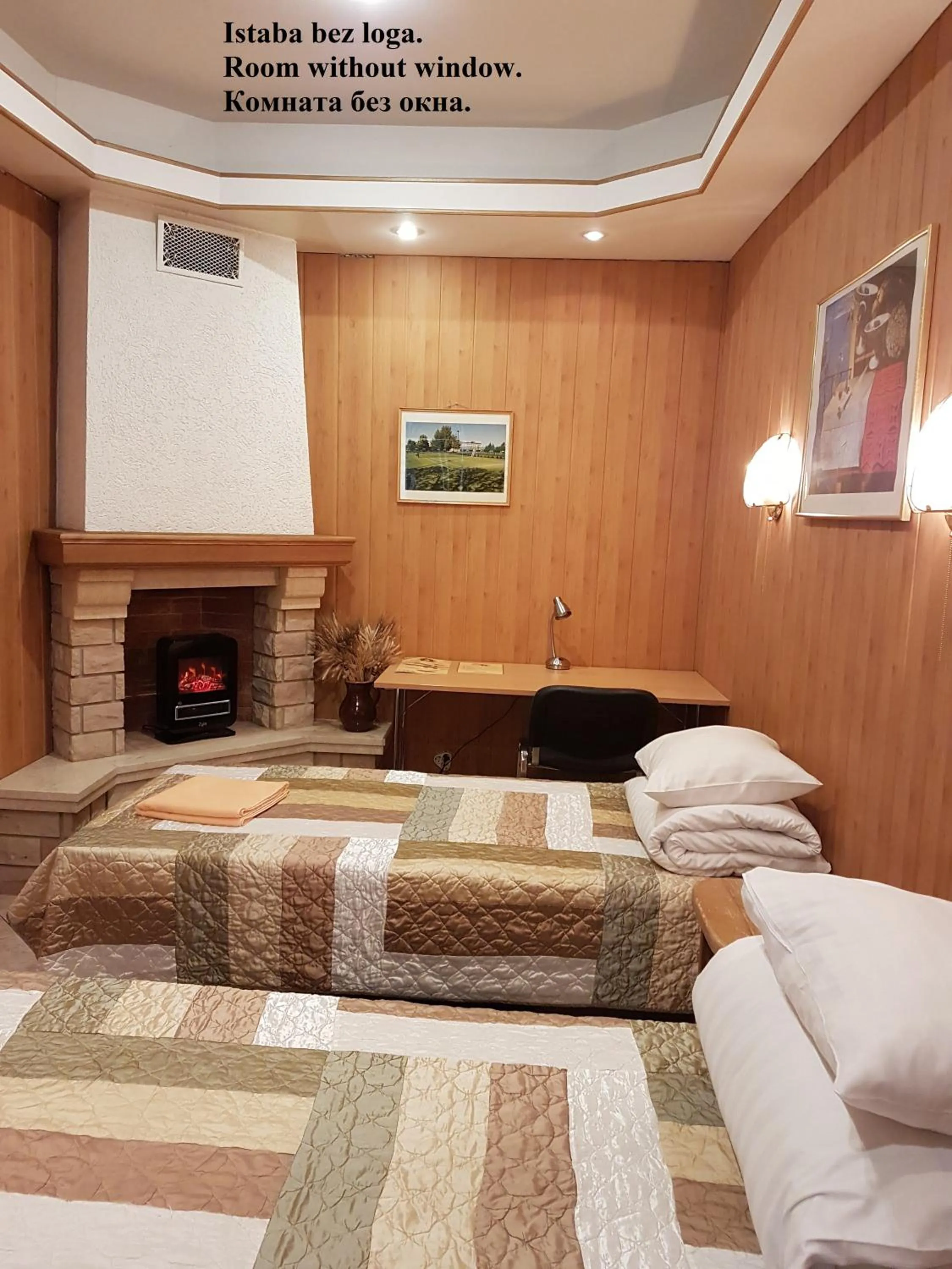 Economy Twin Room with Shared Bathroom in Sky High Hotel Airport 200 meters from the terminal