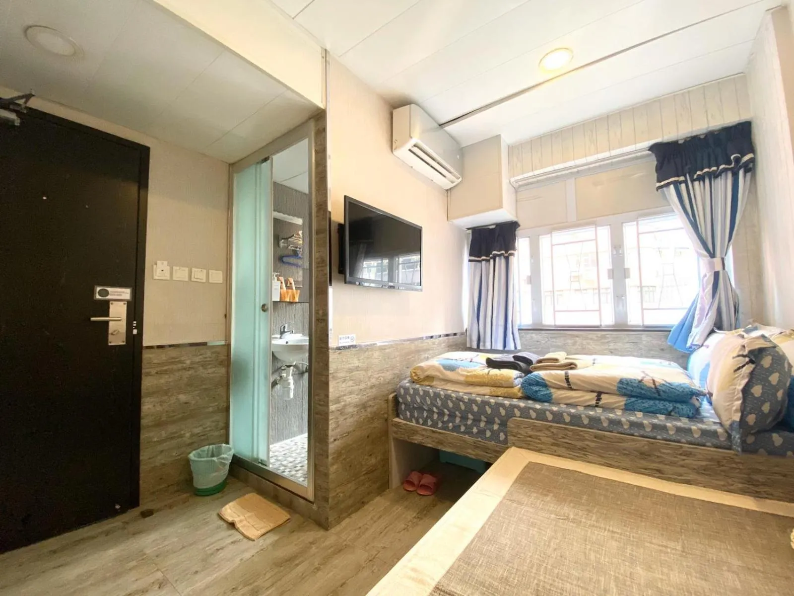 Deluxe Family Room in Hong Kong Hostel (Tsim Sha Tsui Mansion)