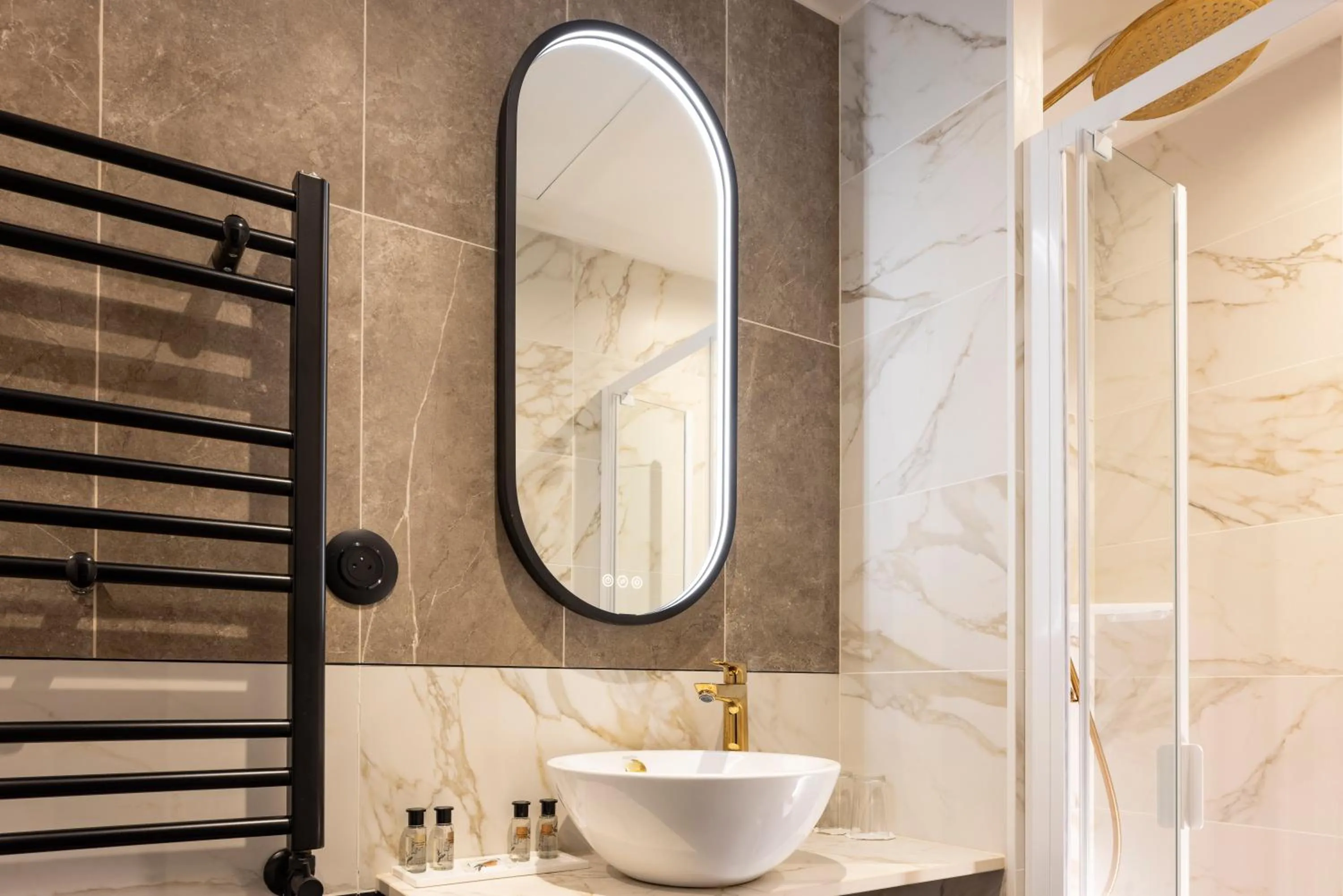 Deluxe Double Room in Hôtel Mondial