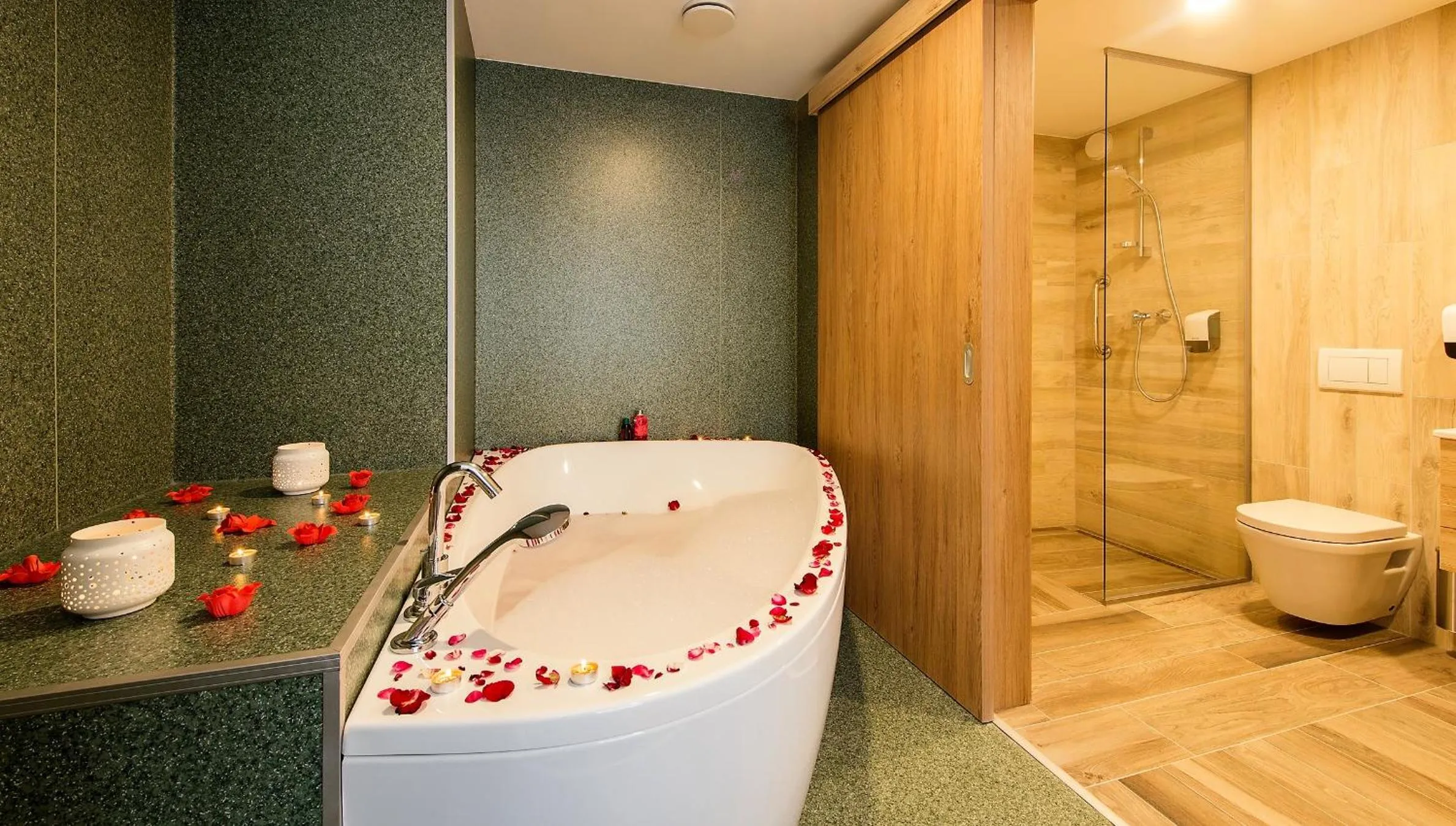 Suite with Spa Bath in Akadémia Hotel