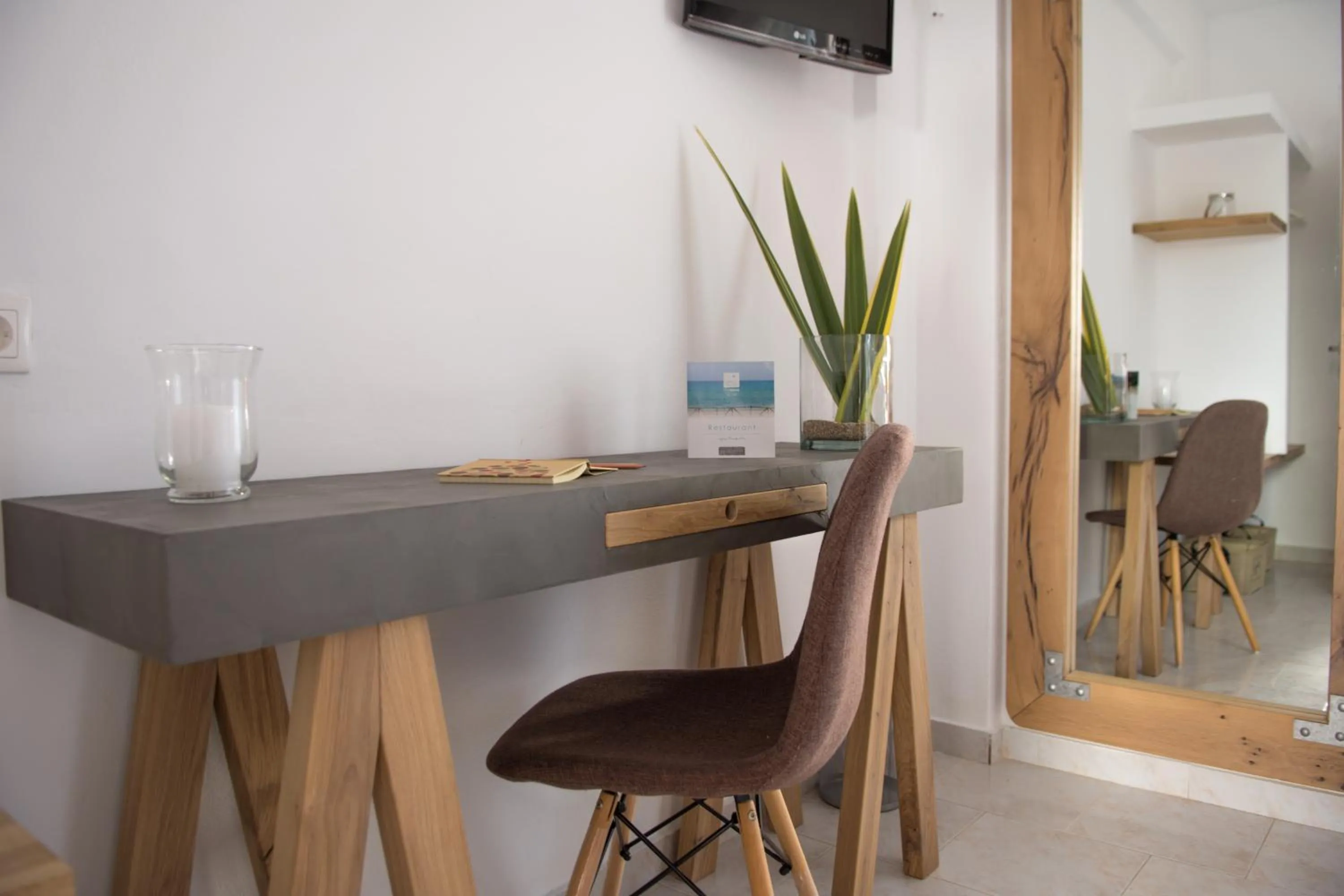 Studio (2 Adults) in The Wave