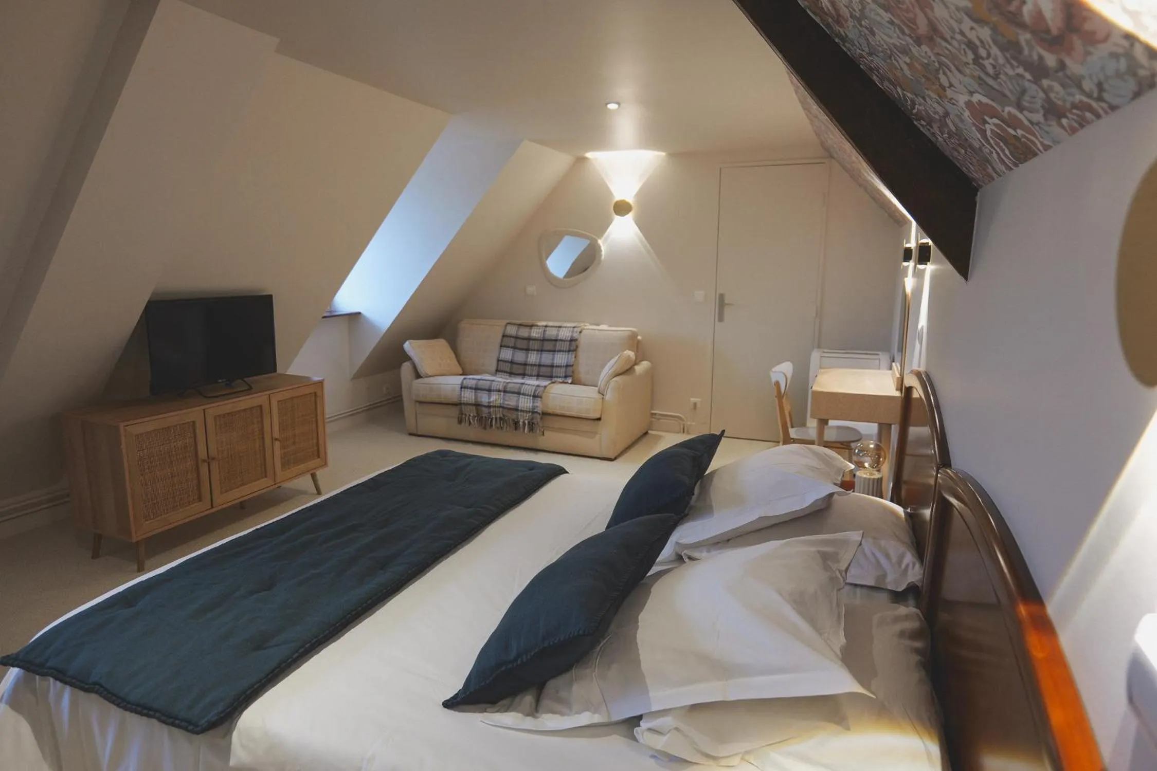Deluxe Quadruple Room in Auberge Du Cheval Blanc - Teritoria
