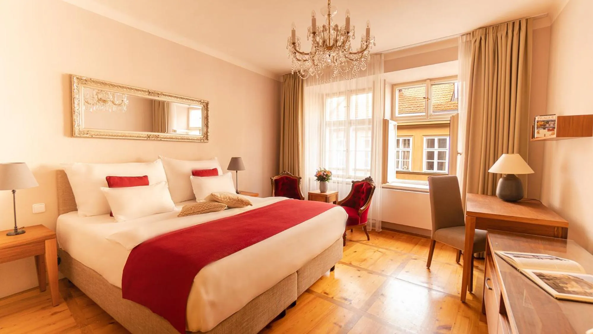 Deluxe Double or Twin Room in Hotel Golden Key Prague Castle