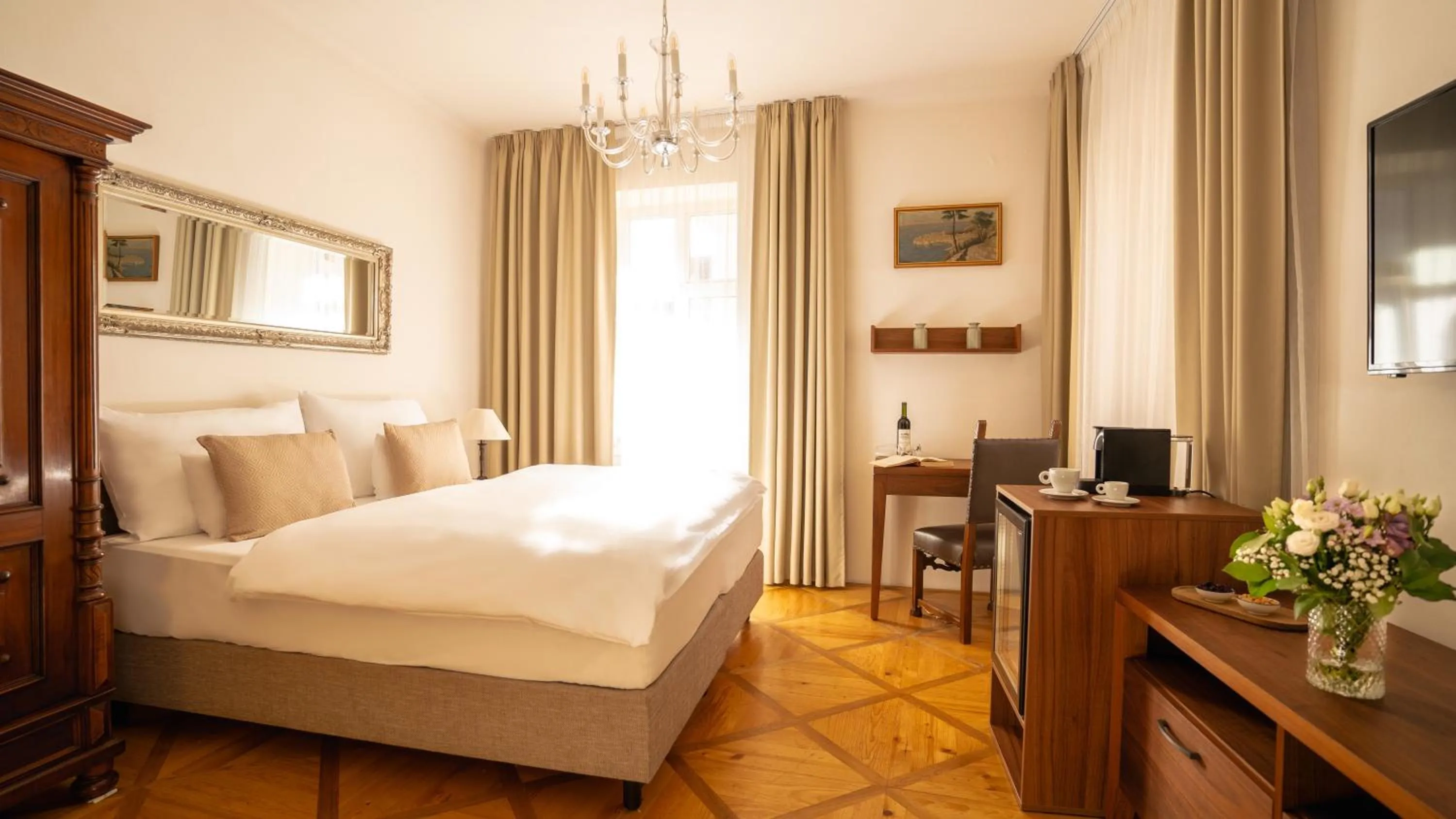 Classic Double or Twin Room in Hotel Golden Key Prague Castle