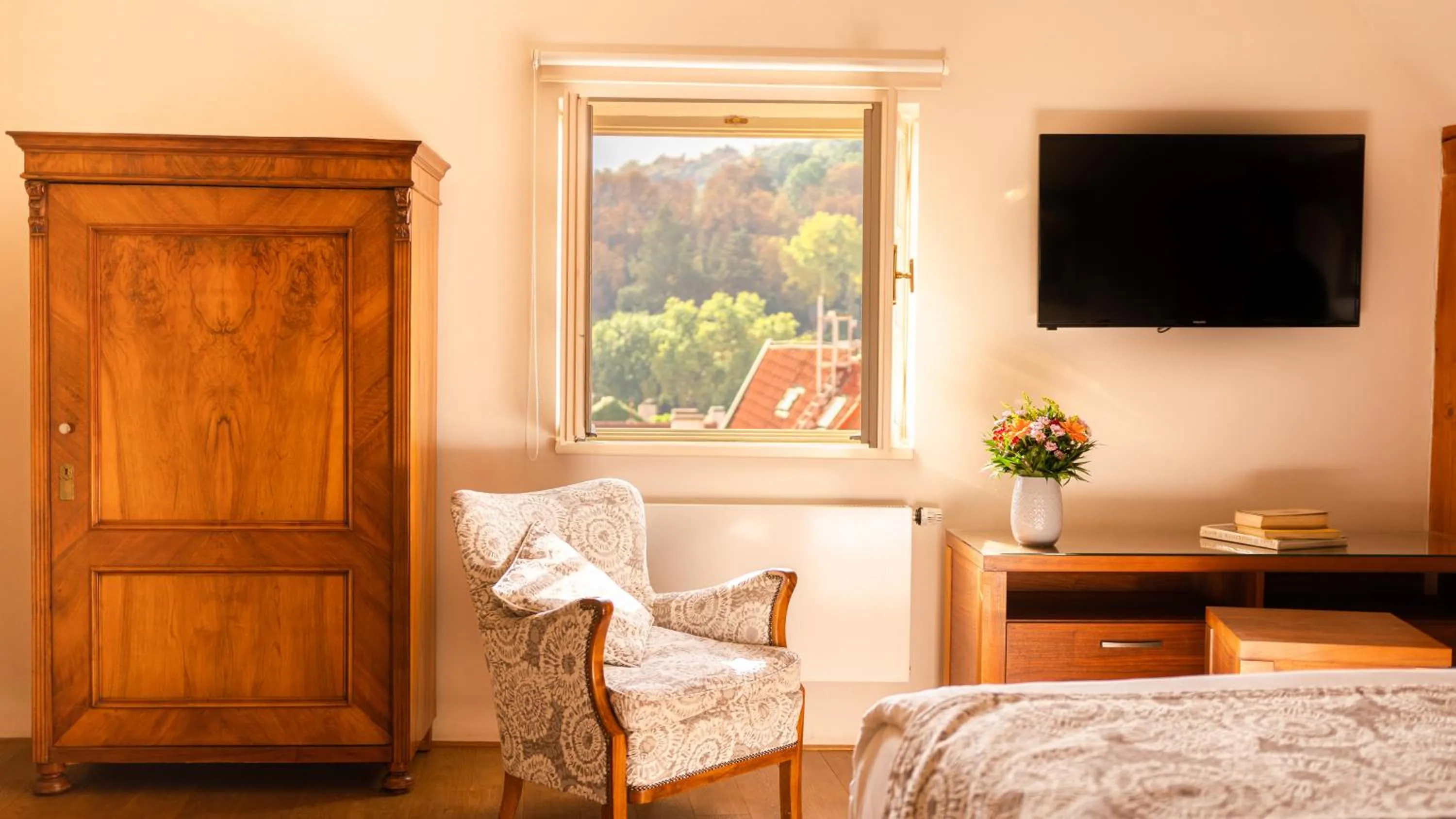 Double Room Deluxe Plus in Hotel Golden Key Prague Castle