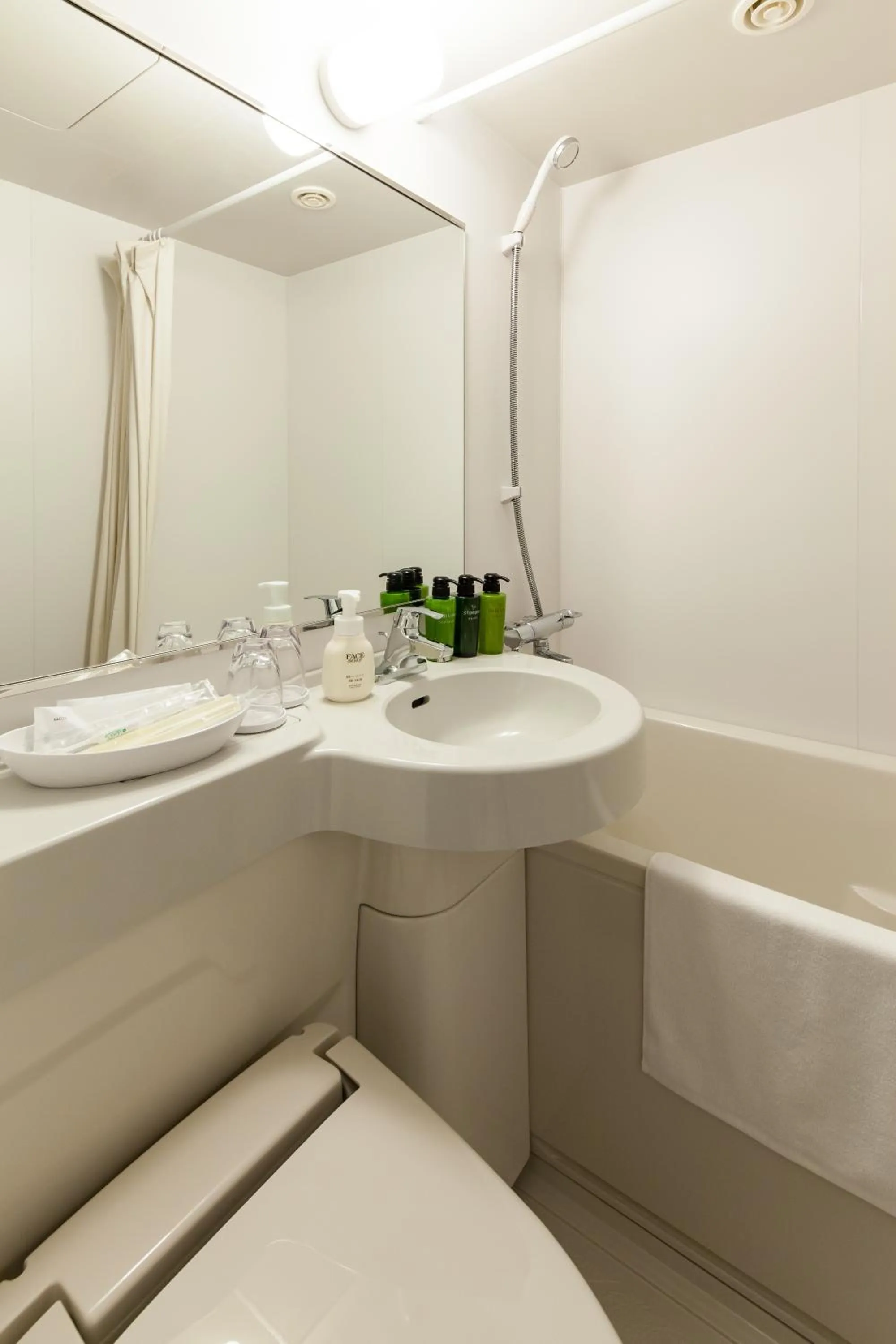 Twin Room - Non-Smoking in Y's HOTEL Hanshin Amagasaki Ekimae