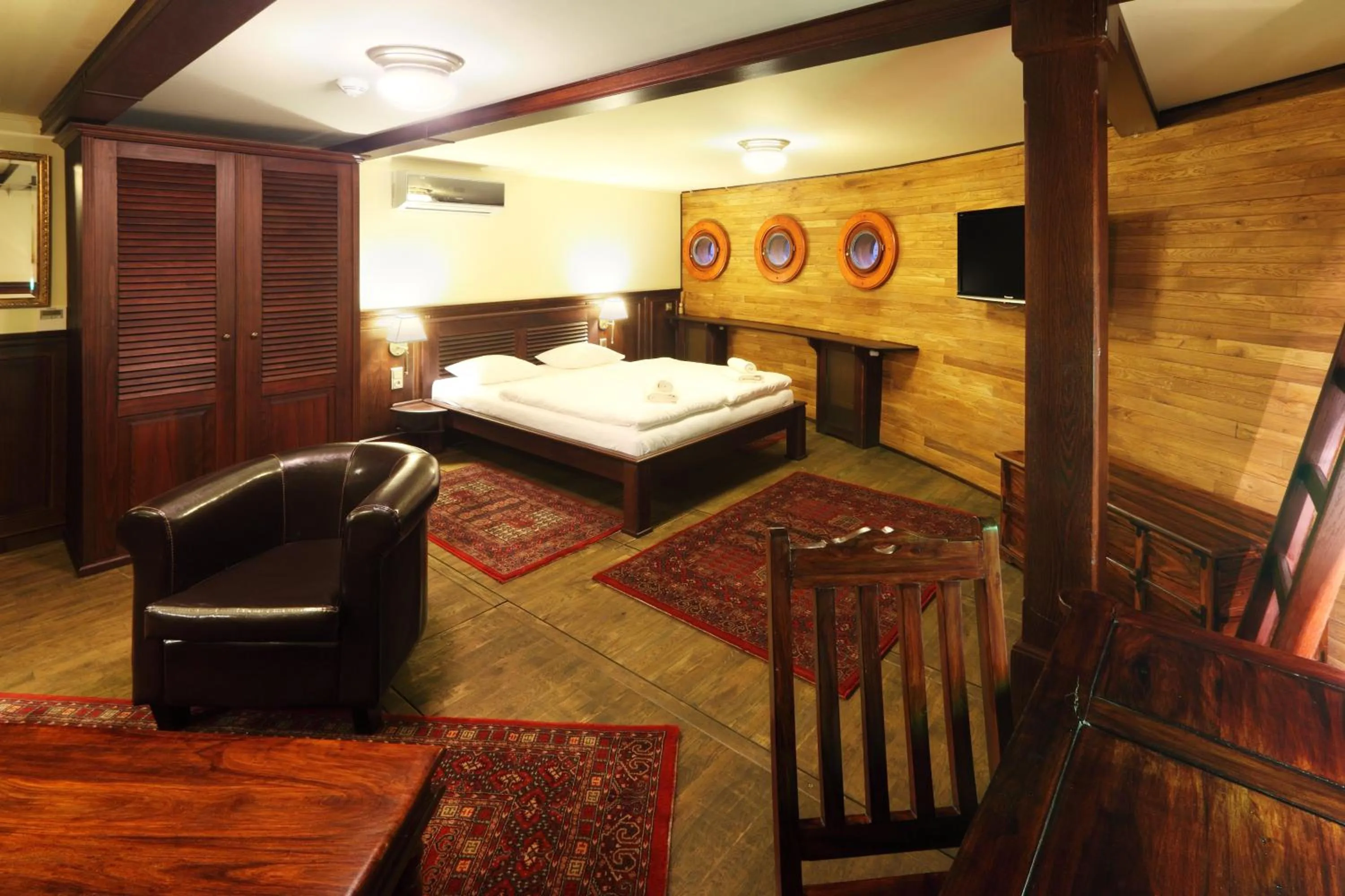 Junior Suite in Boat Hotel Matylda