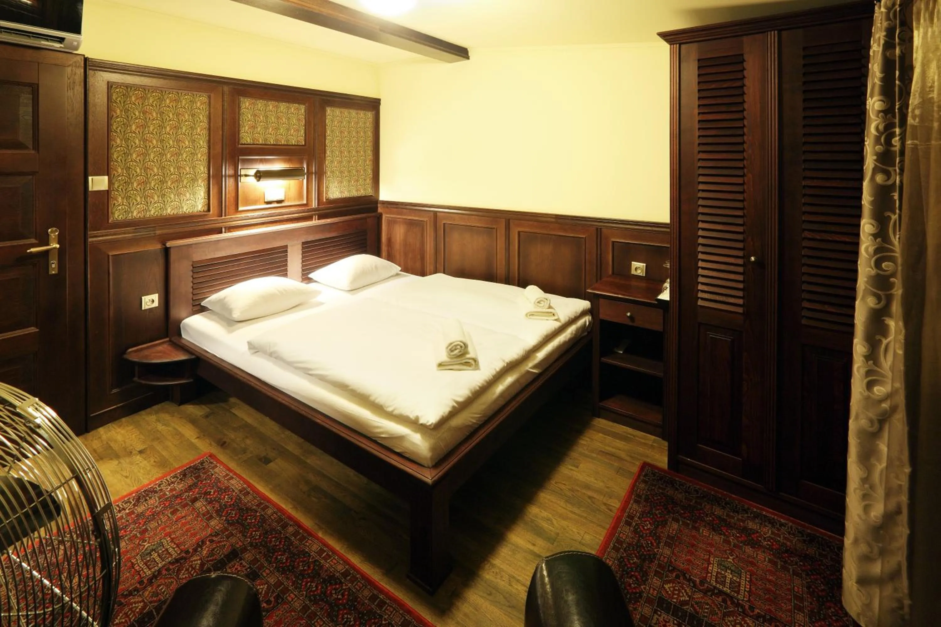 Superior Double Room with River View in Boat Hotel Matylda