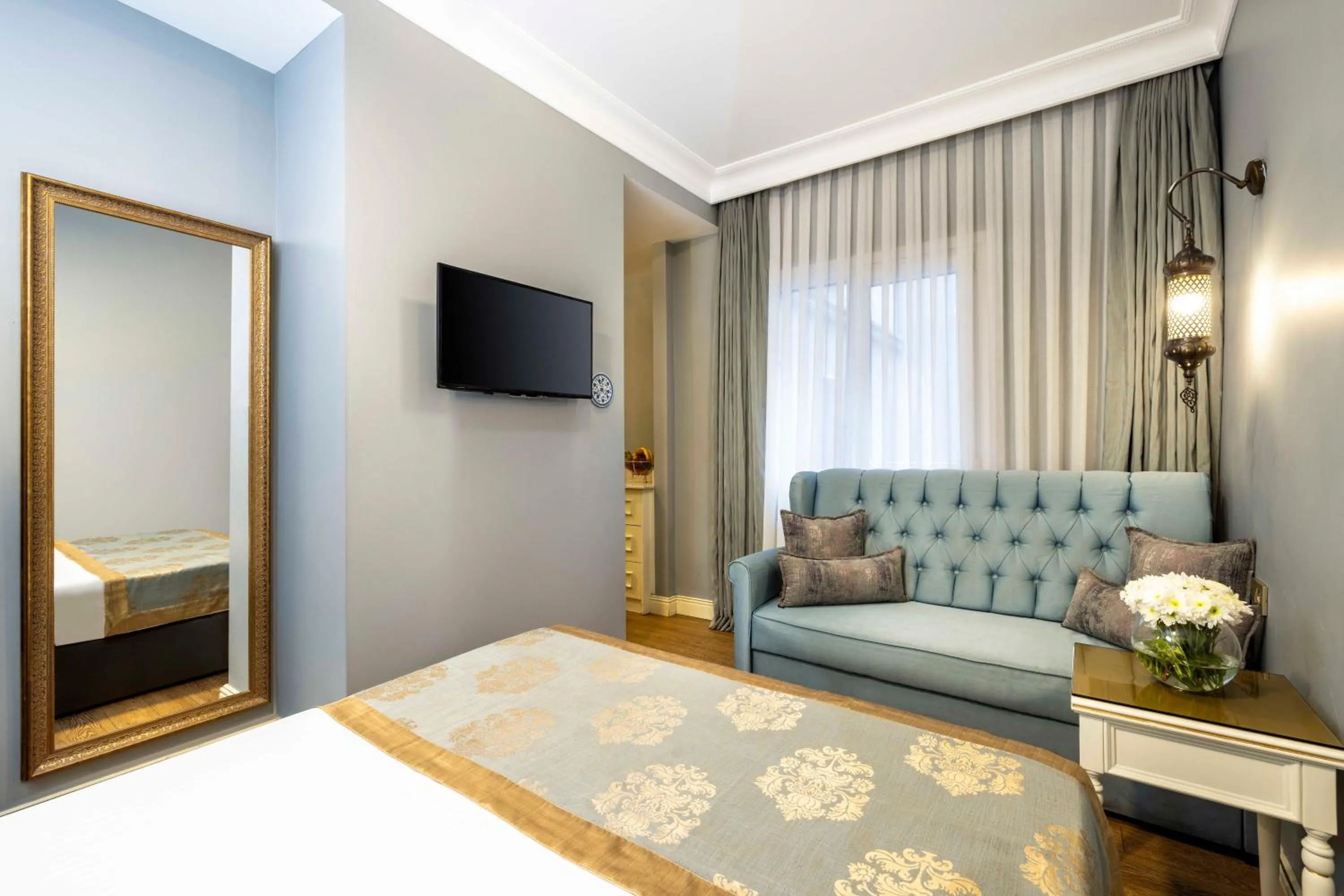 Family Room in Raymond Hotel Old City