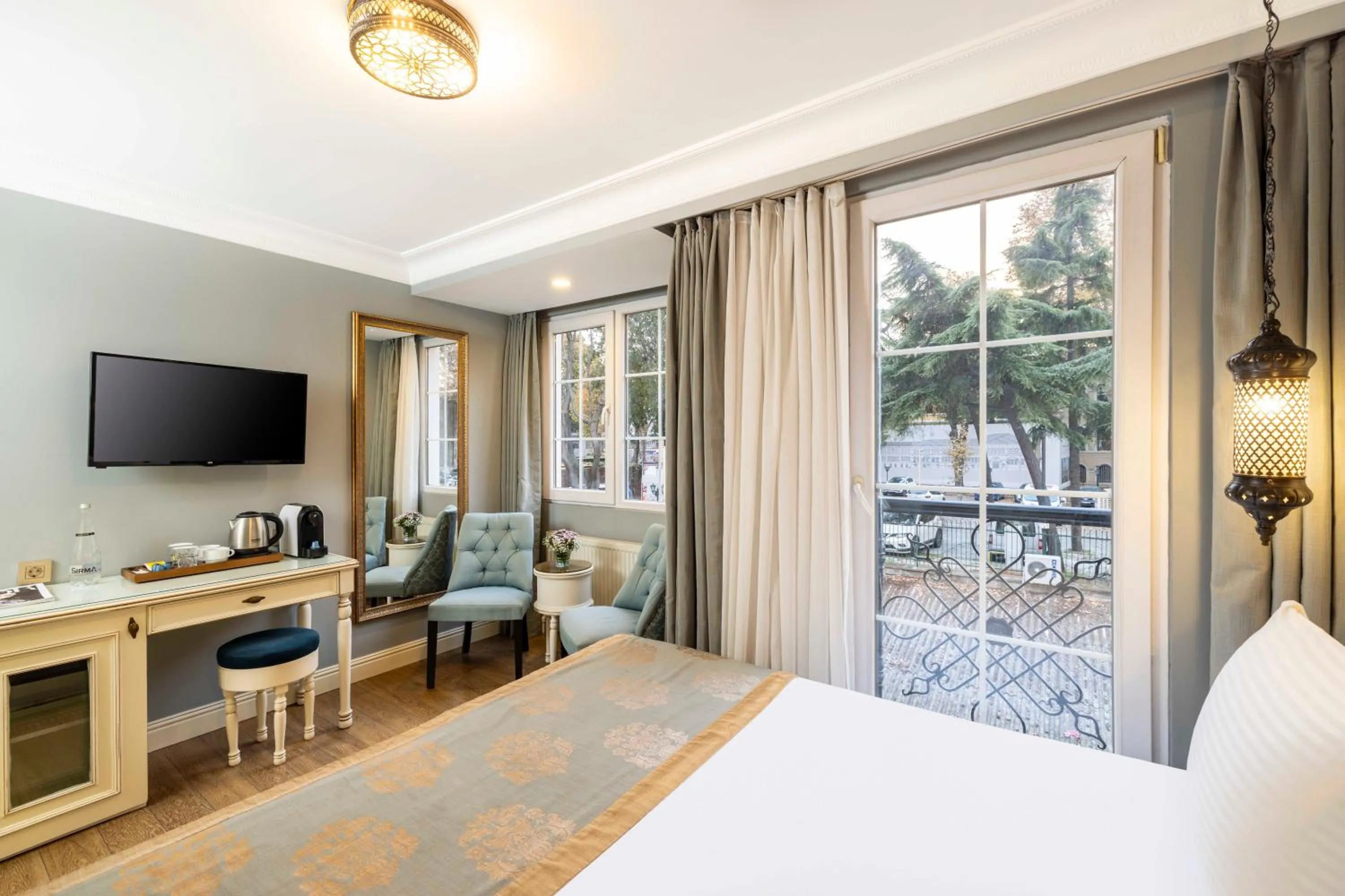 Superior Double or Twin Room in Raymond Hotel Old City