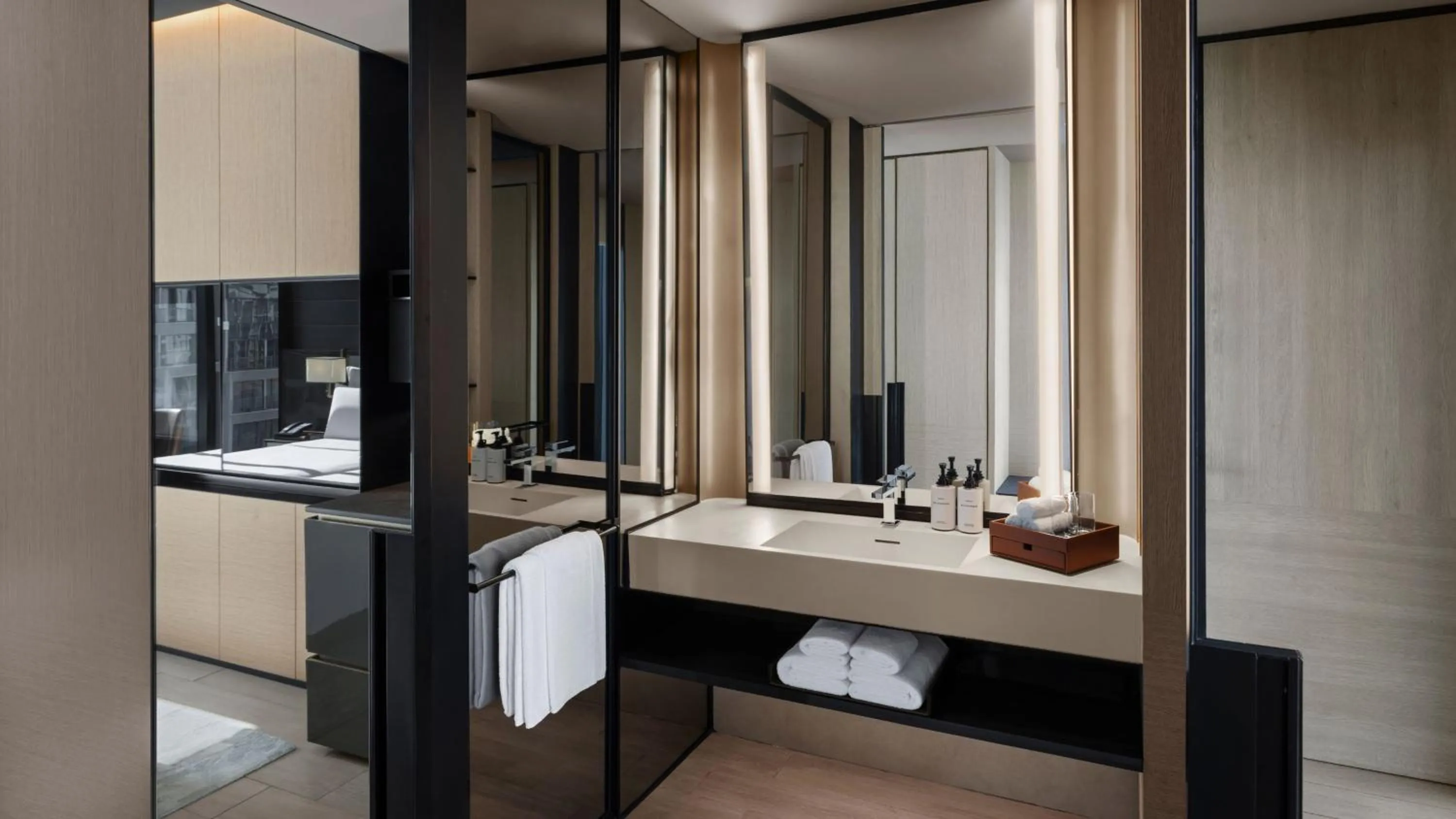 Classic Twin Room in InterContinental Singapore Robertson Quay by IHG