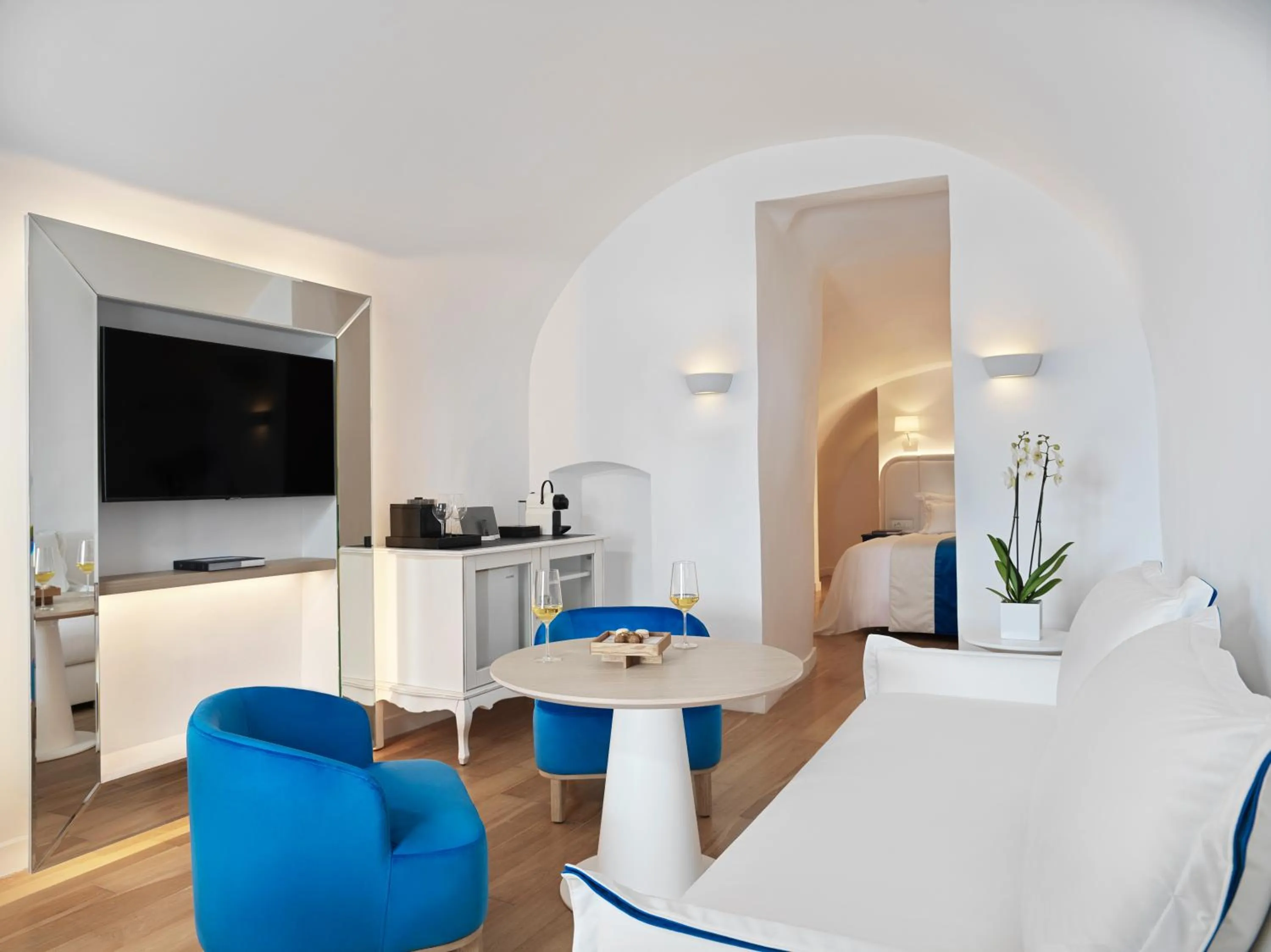 Senior Suite With Jetted Tub in Katikies Santorini - The Leading Hotels Of The World