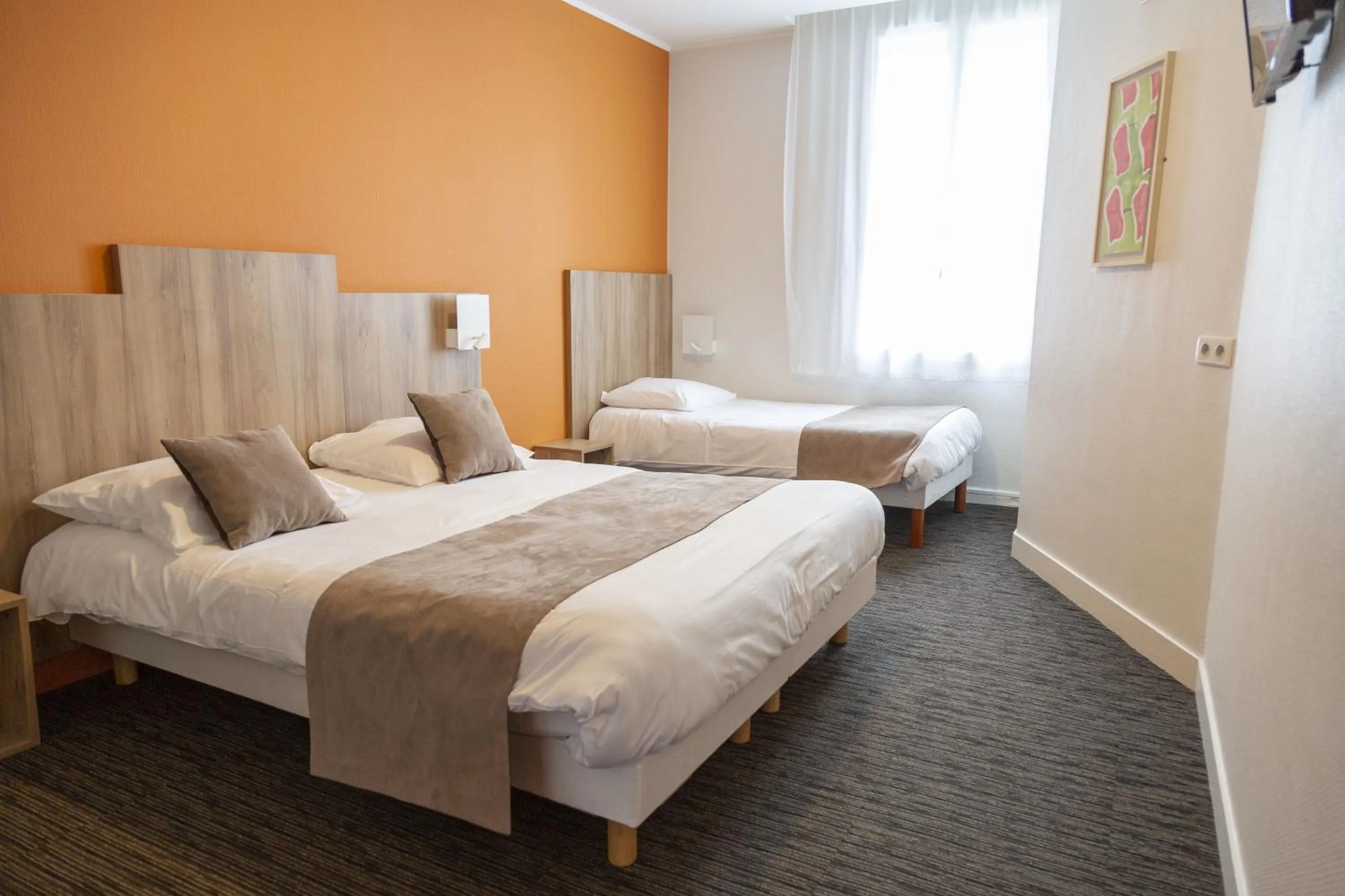 Triple Room in Logis Hôtel Restaurant Maison Voltaire