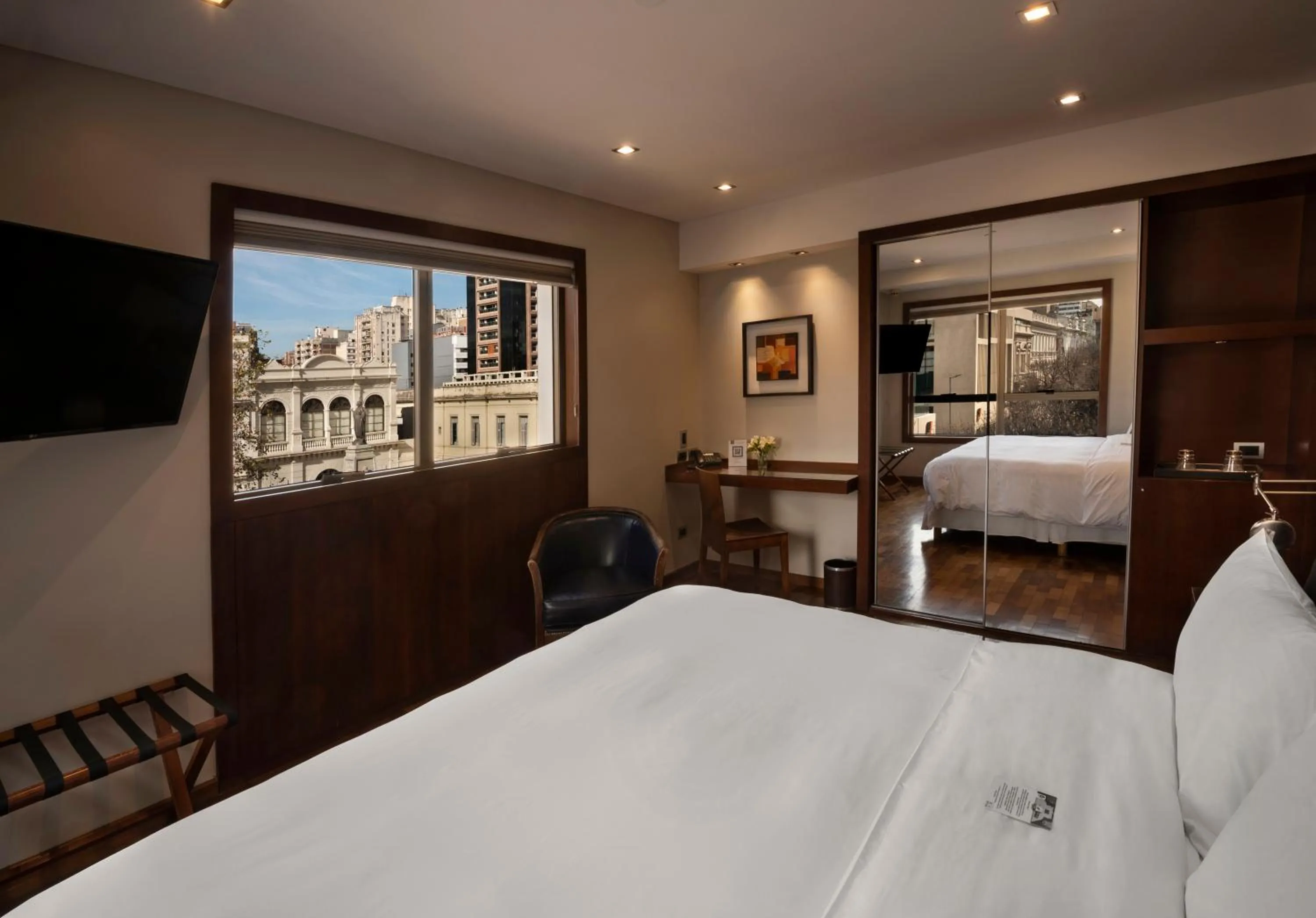 Deluxe Queen Room in Windsor Hotel