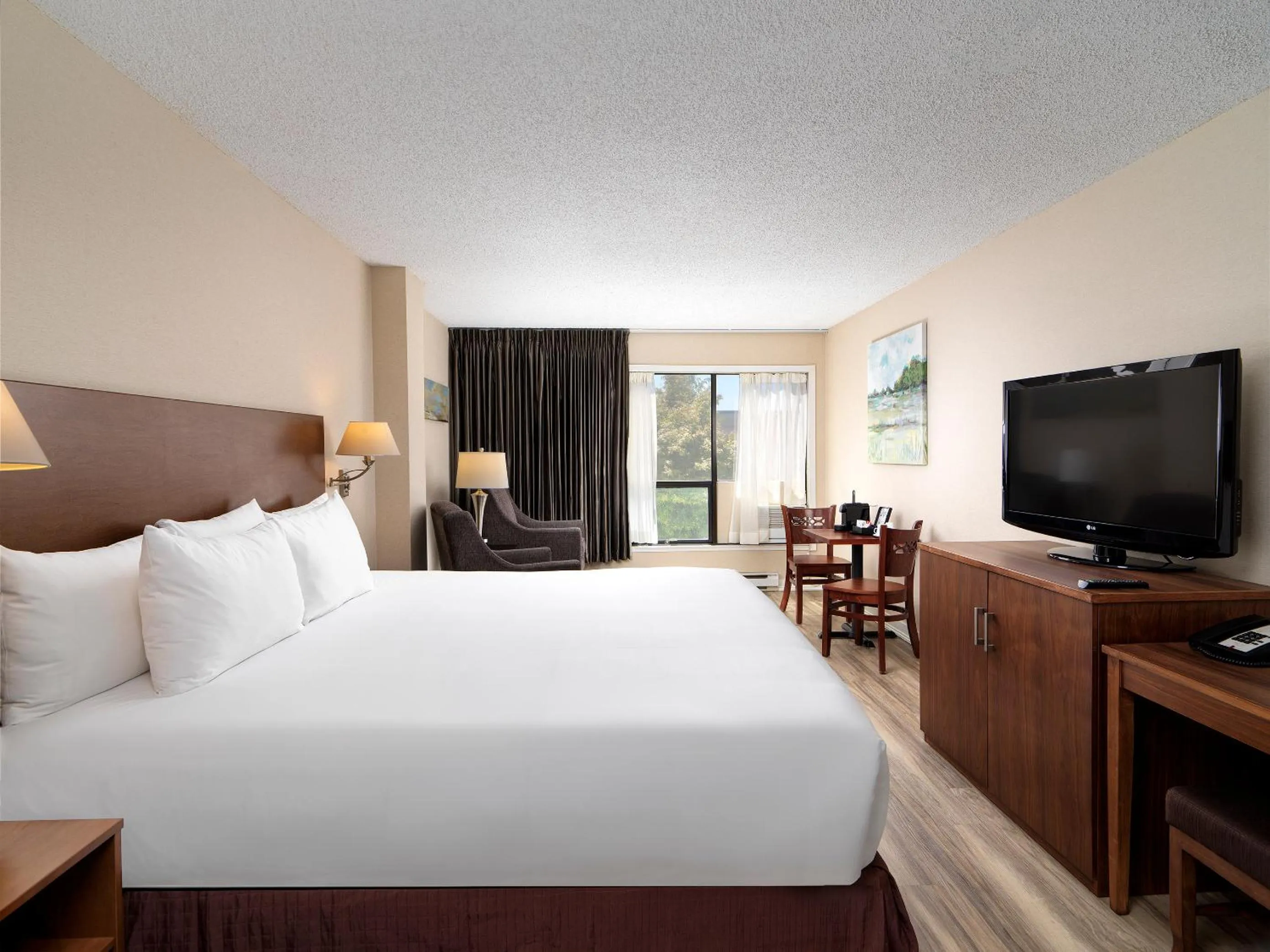 Standard Room (Buckingham) with Kitchen in Huntingdon Hotel and Suites