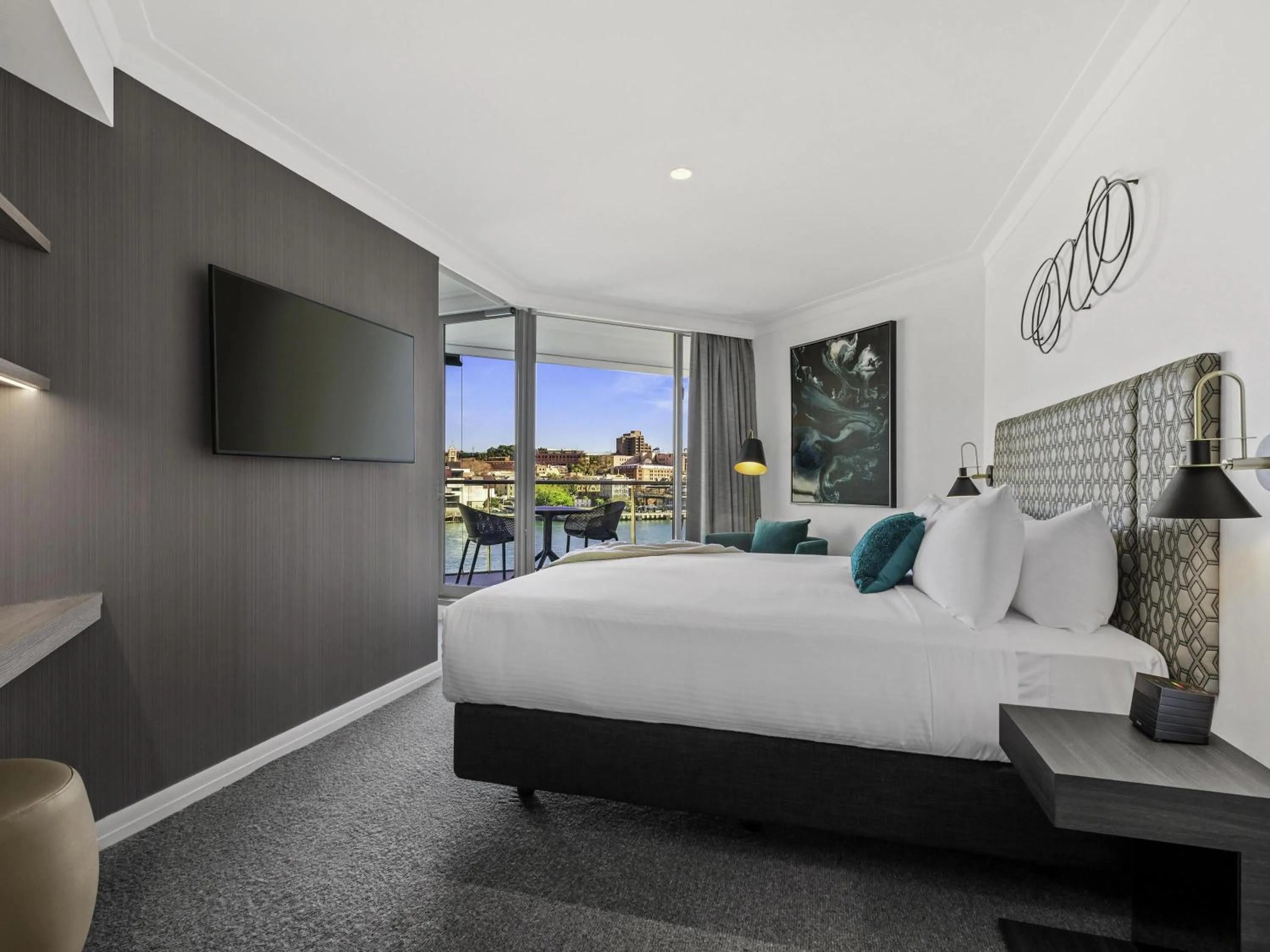 Deluxe One-Bedroom Apartment with Harbor View in Pullman Quay Grand Sydney Harbour