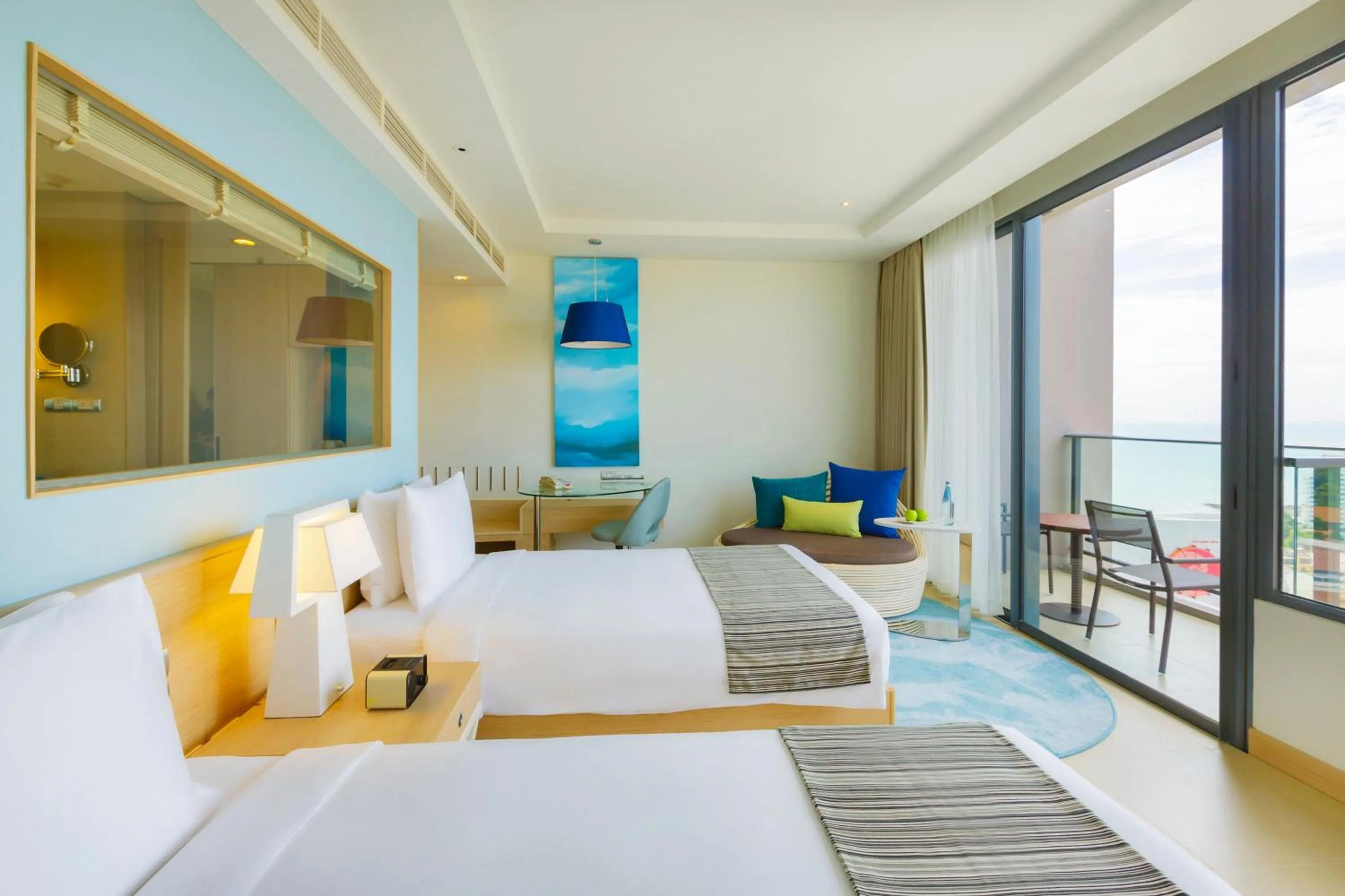 Standard Twin Room with Executive Tower in Holiday Inn Pattaya by IHG