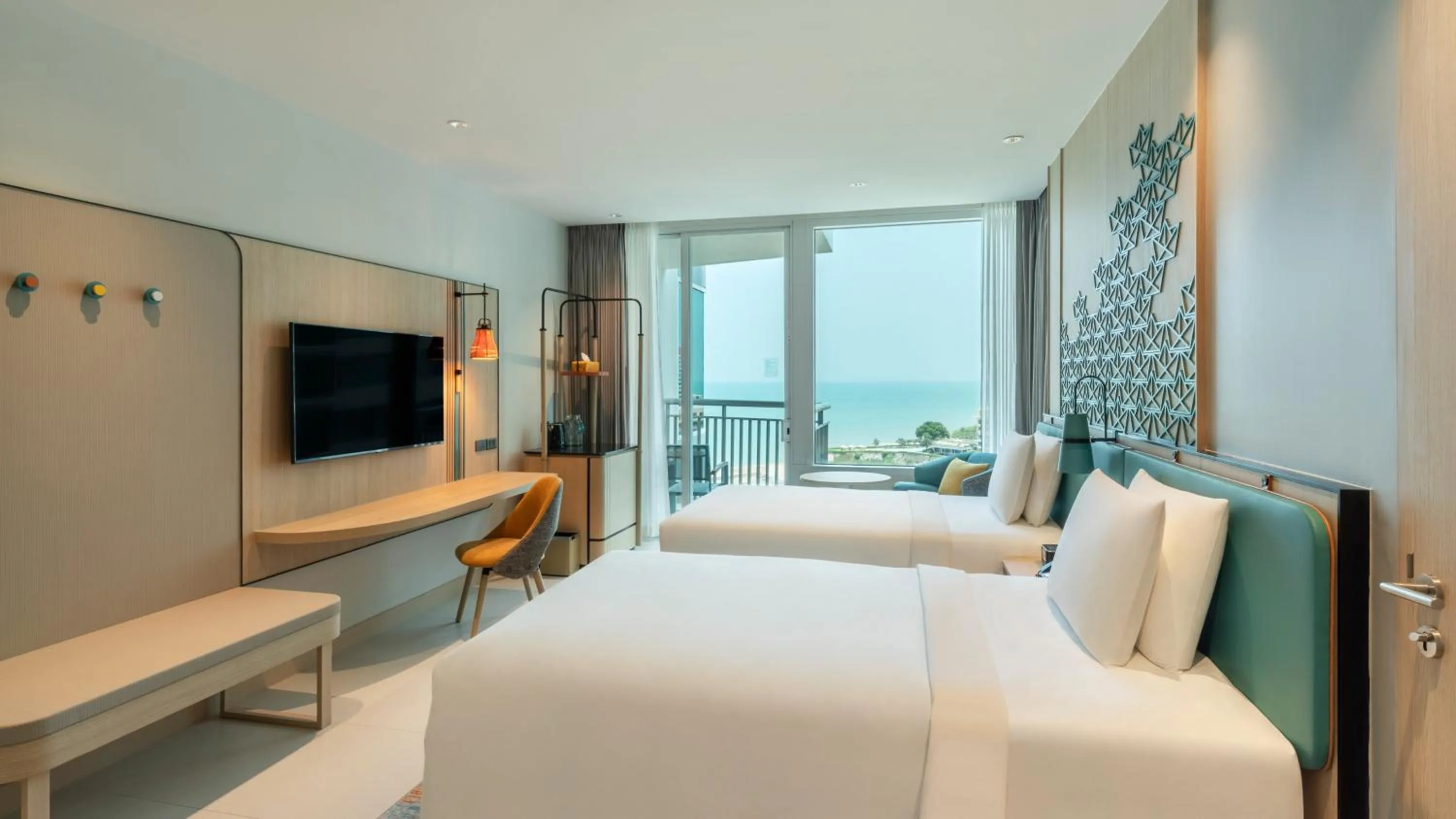 Standard Twin Room with Ocean View and Bay Tower in Holiday Inn Pattaya by IHG