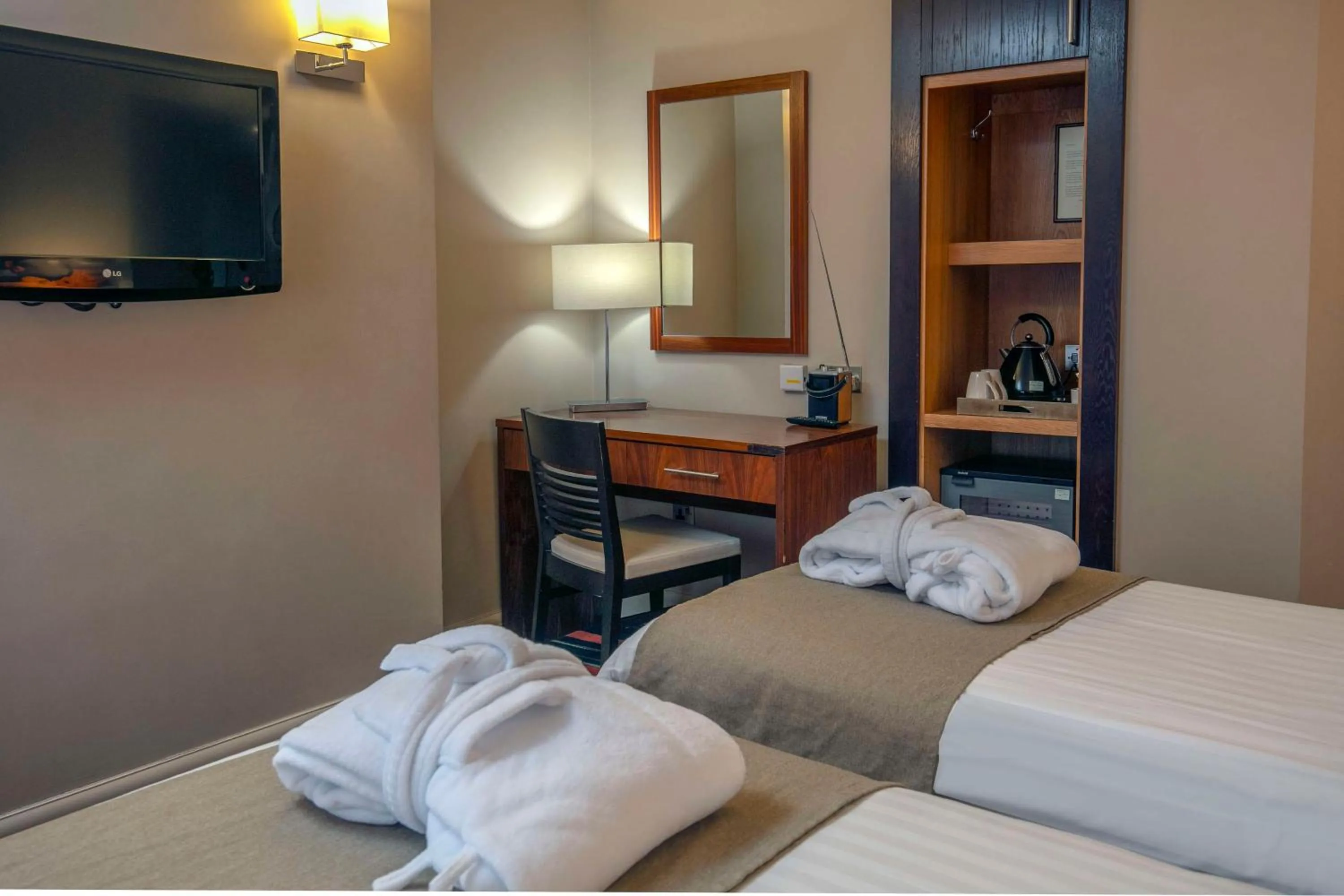 Superior Twin Room in Heywood House Hotel, BW Signature Collection