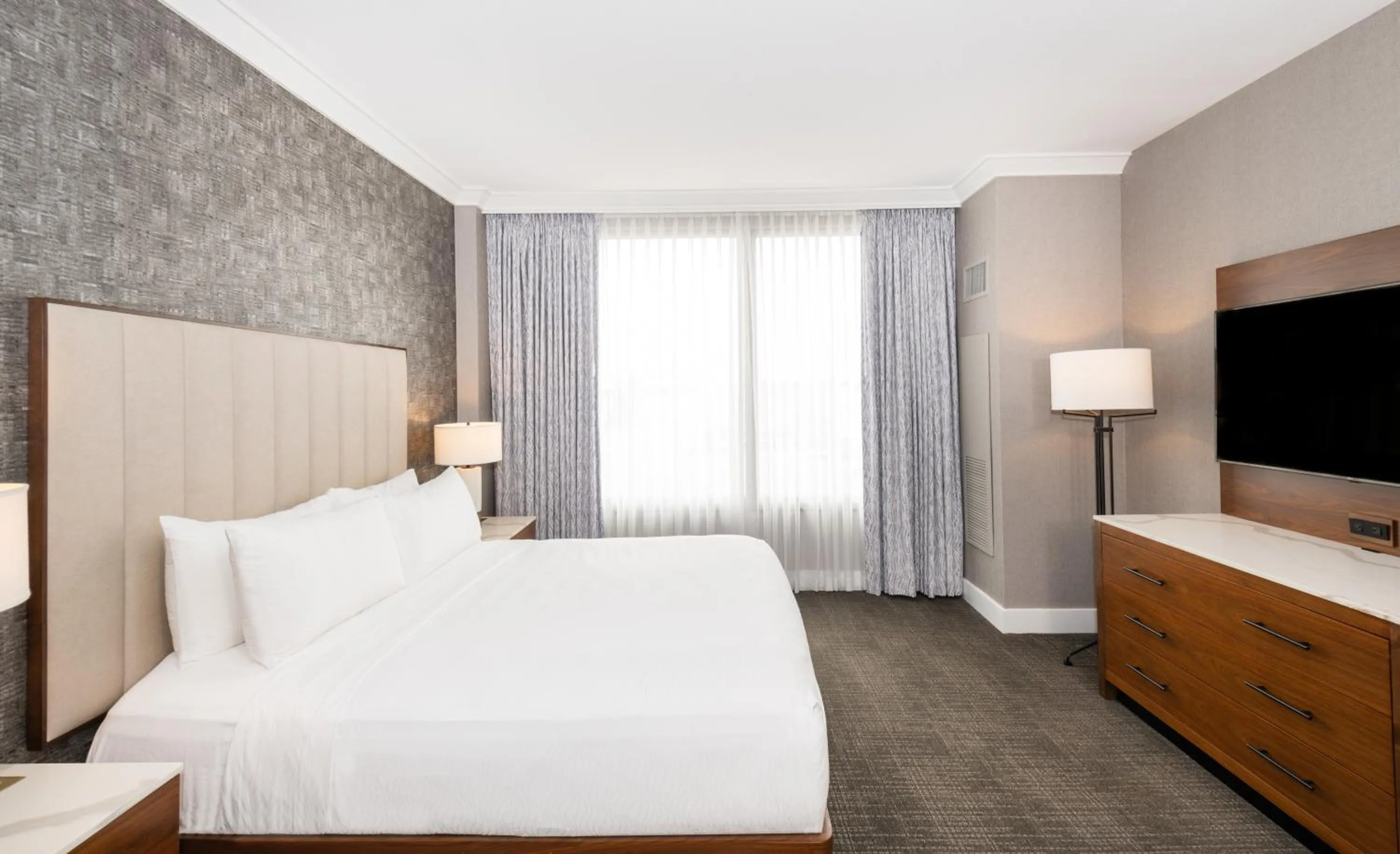 Classic Room King Bed in Horseshoe Bay Resort