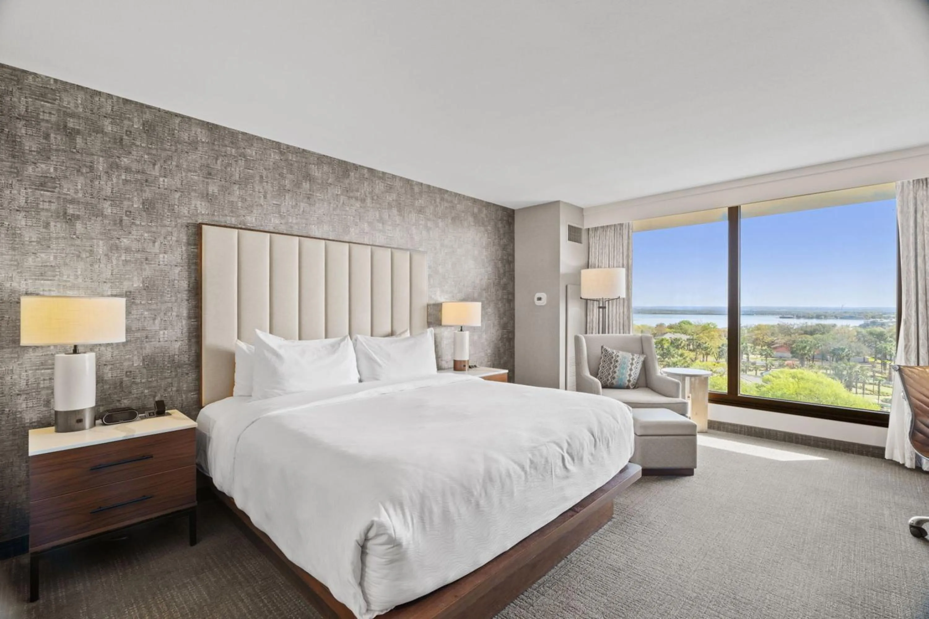 King Room with Lake View in Horseshoe Bay Resort