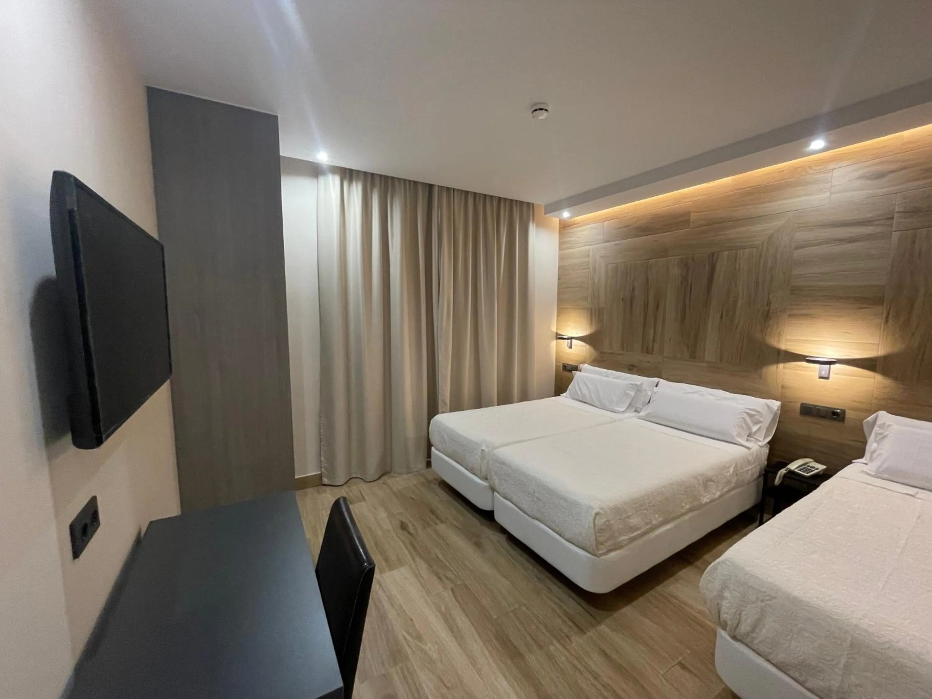 Twin Room with Extra Bed in Castilla Guerrero