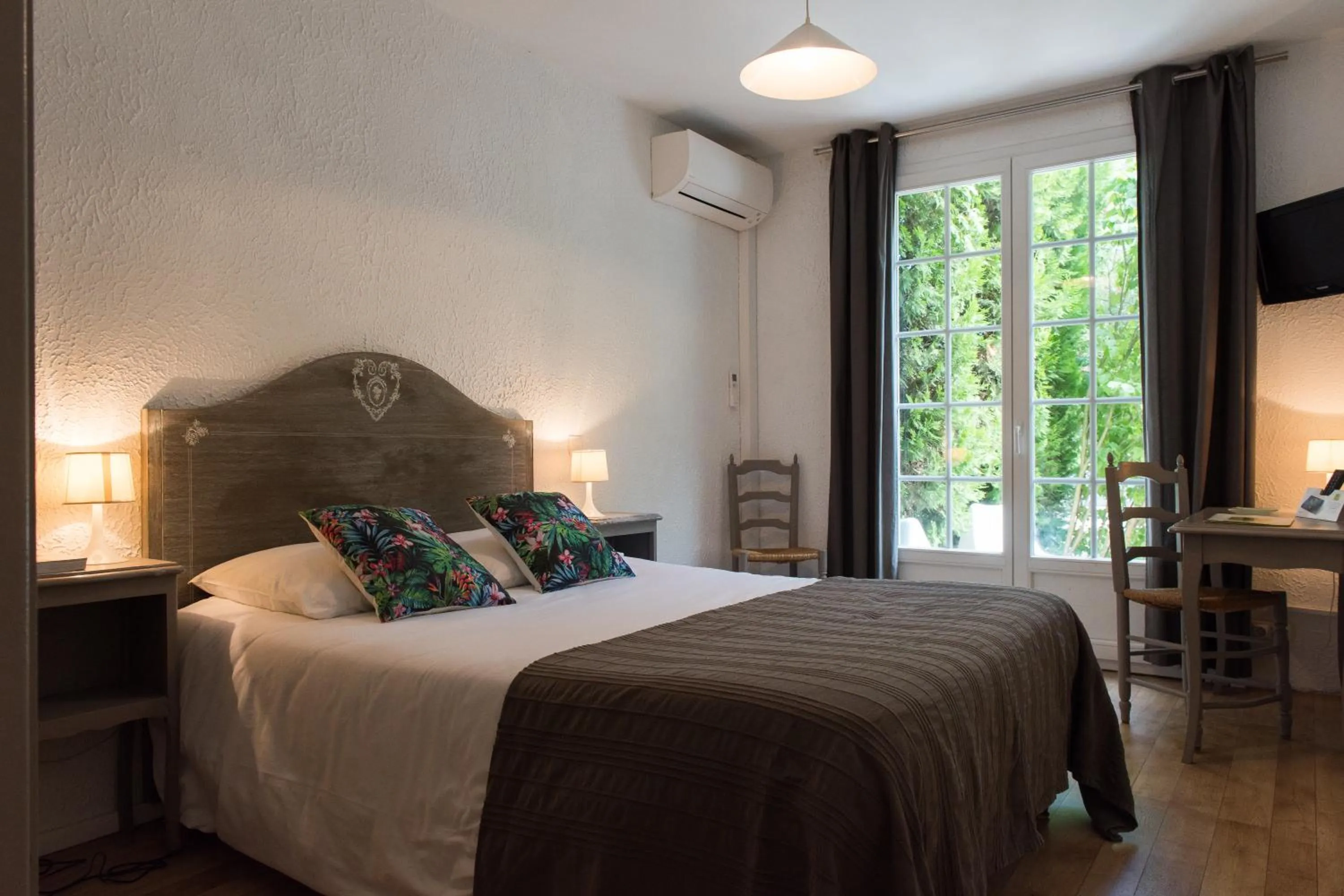 Triple Room in Logis Hôtel Castel Mouisson