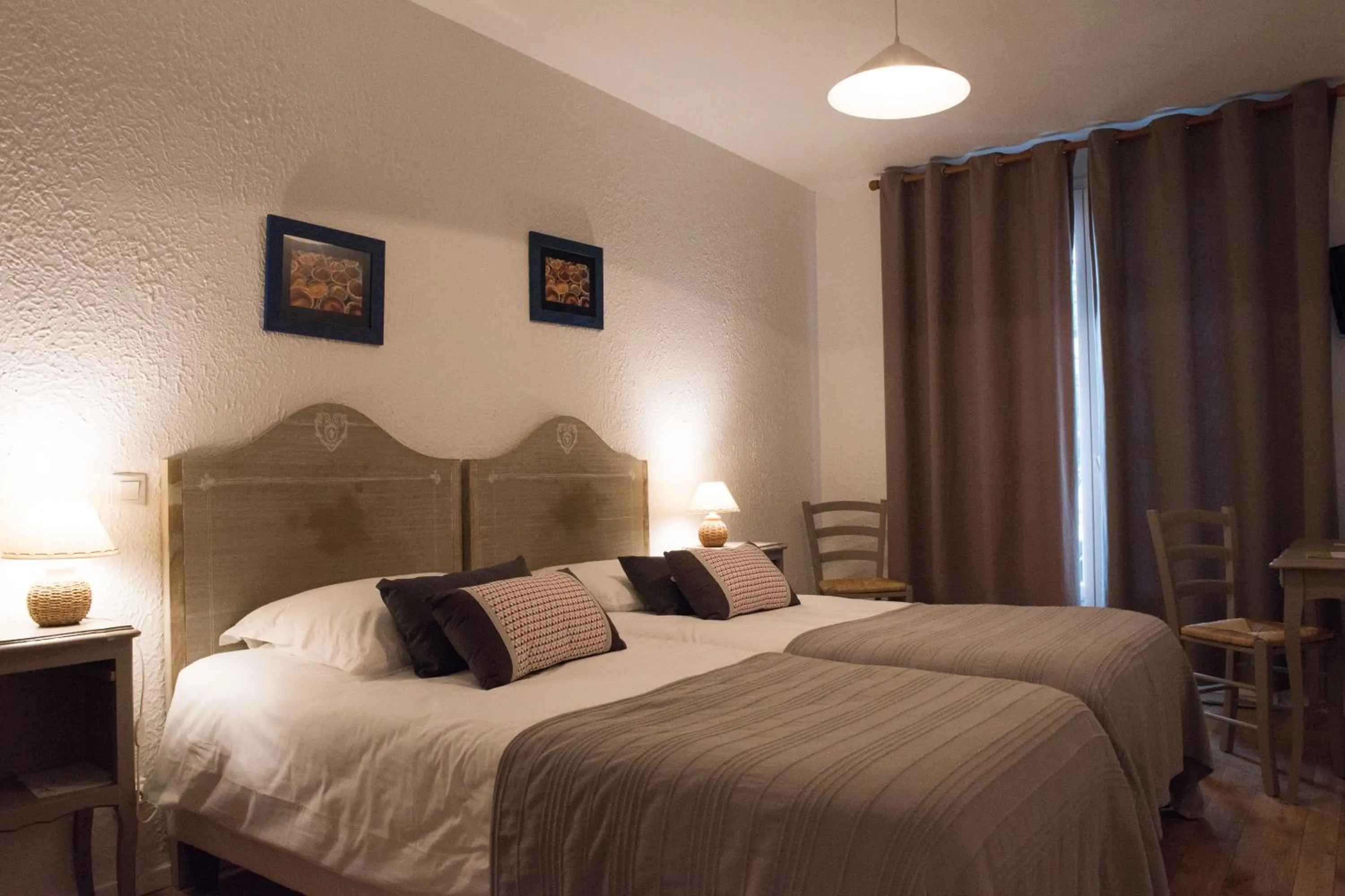 Twin Room with Terrace in Logis Hôtel Castel Mouisson