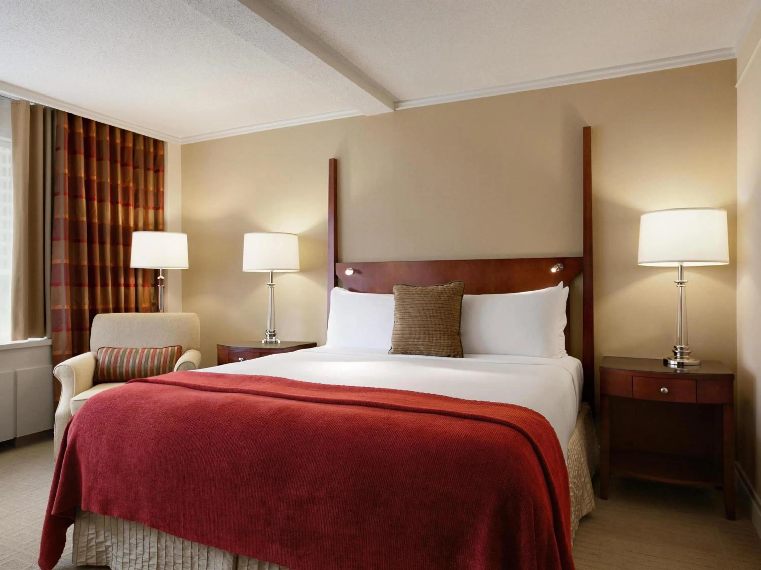 Fairmont View Queen Room in Fairmont Winnipeg