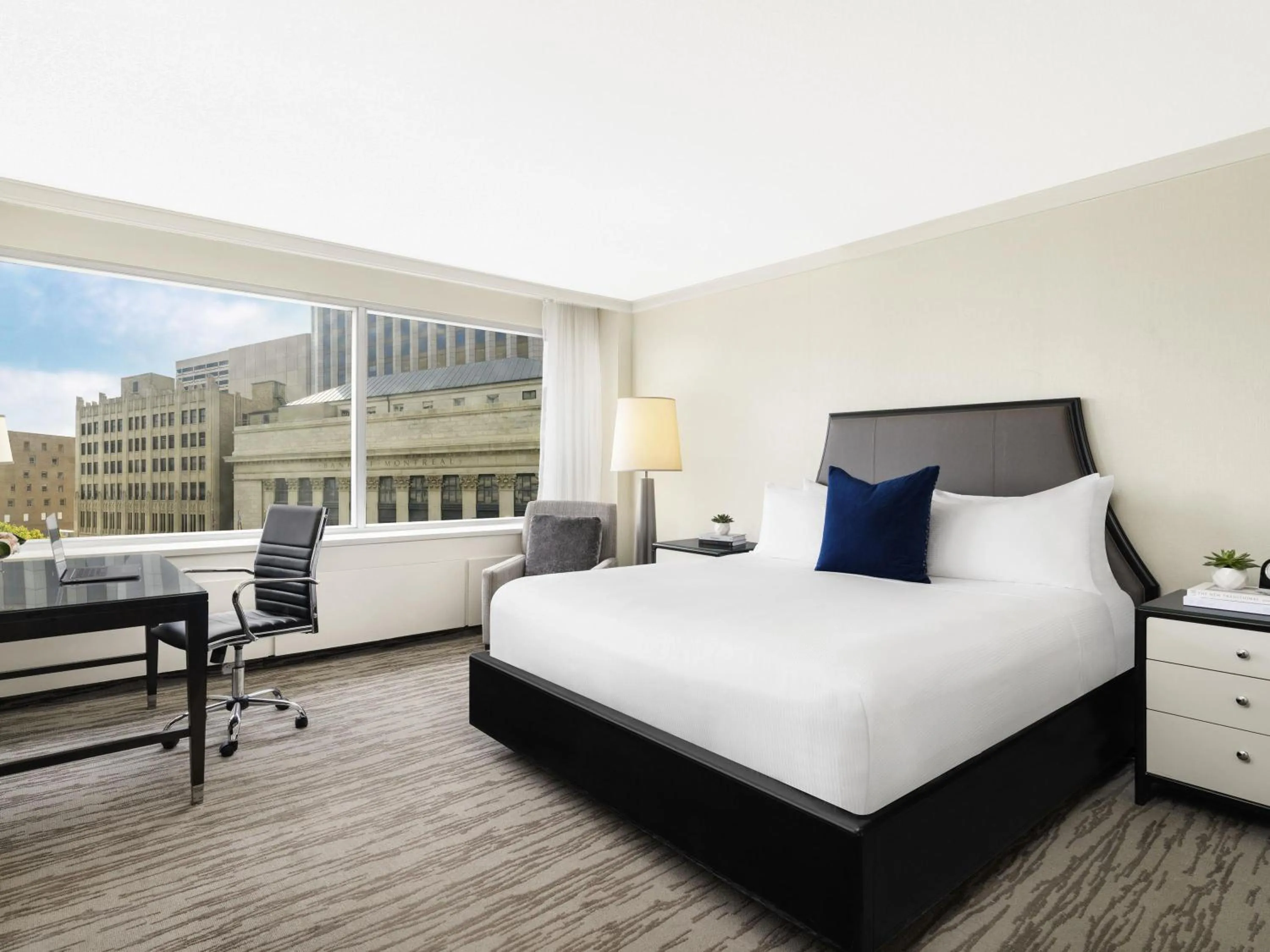 Fairmont Gold King Room - Lounge Assess in Fairmont Winnipeg