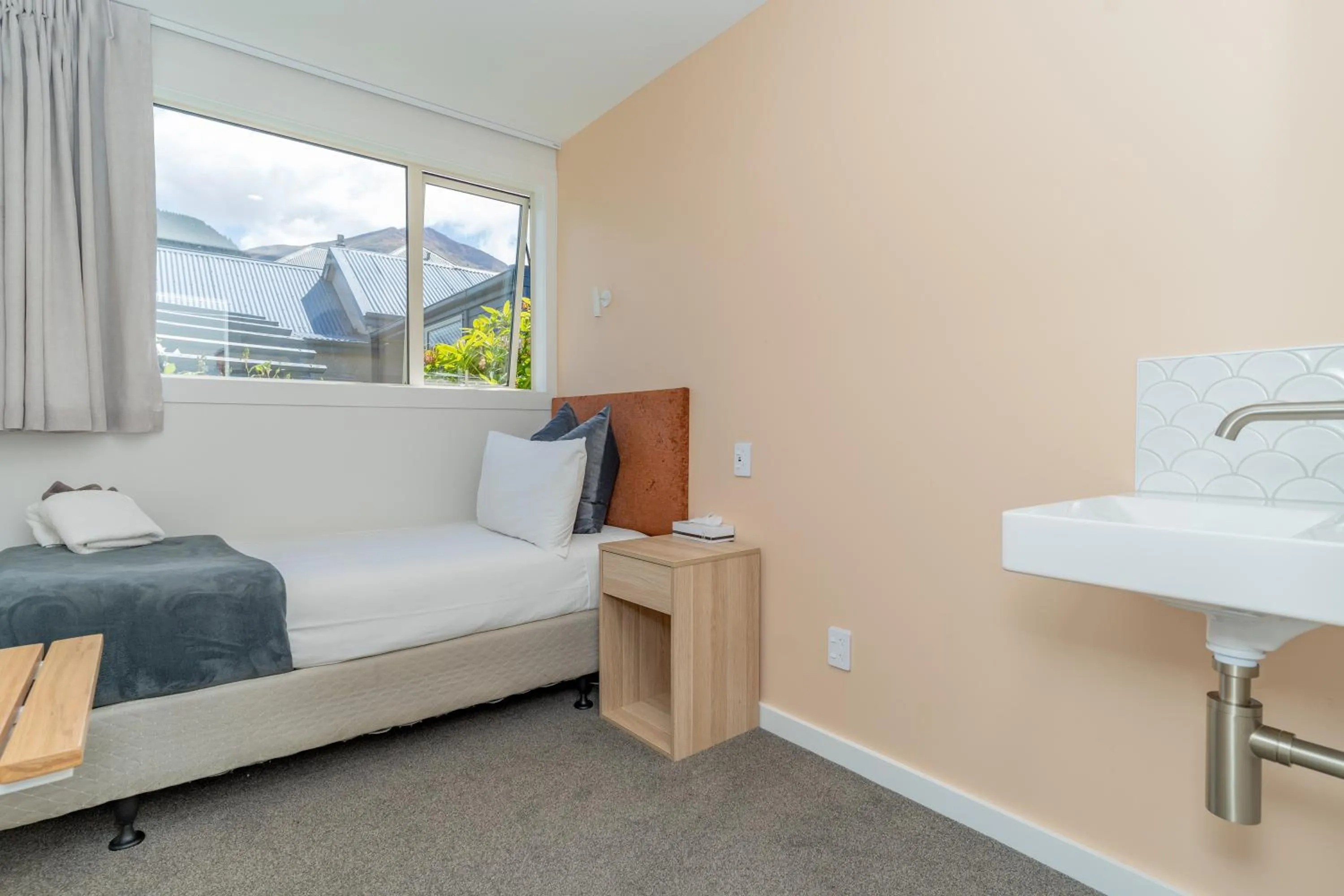 Single Room with Shared Bathroom in Melbourne Lodge Queenstown